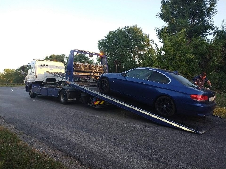 Lizy-sur-Ourcq, 24 août 2022. Suite à un excès de vitesse du conducteur qui roulait à 117 km/heure au lieu de 50, sa voiture BMW série 3 a été emmenée en fourrière. (DR)