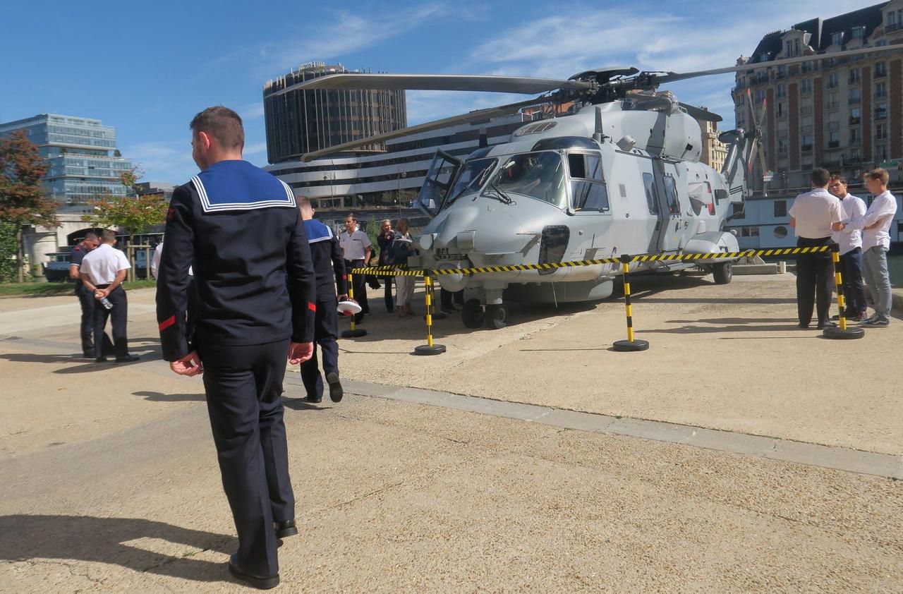 Un nouvel hélicoptère de la Marine nationale prend la relève pour le  sauvetage en mer - France Bleu