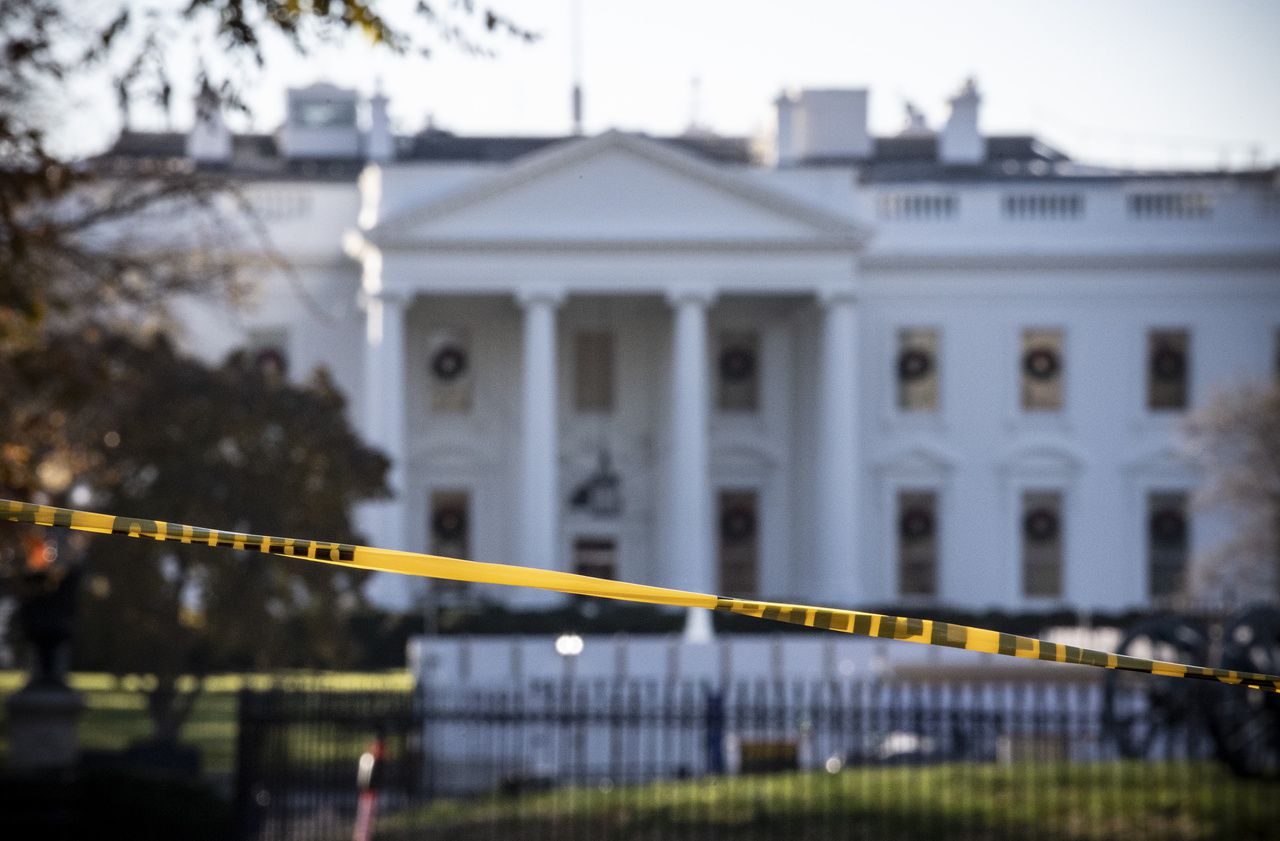 (Illustration) « Juste avant 22h30, un véhicule arrivant à grande vitesse est entré en collision avec un des portails du périmètre de sécurité autour de la Maison Blanche », ont déclaré les Secret services. AFP/Eric Baradat.