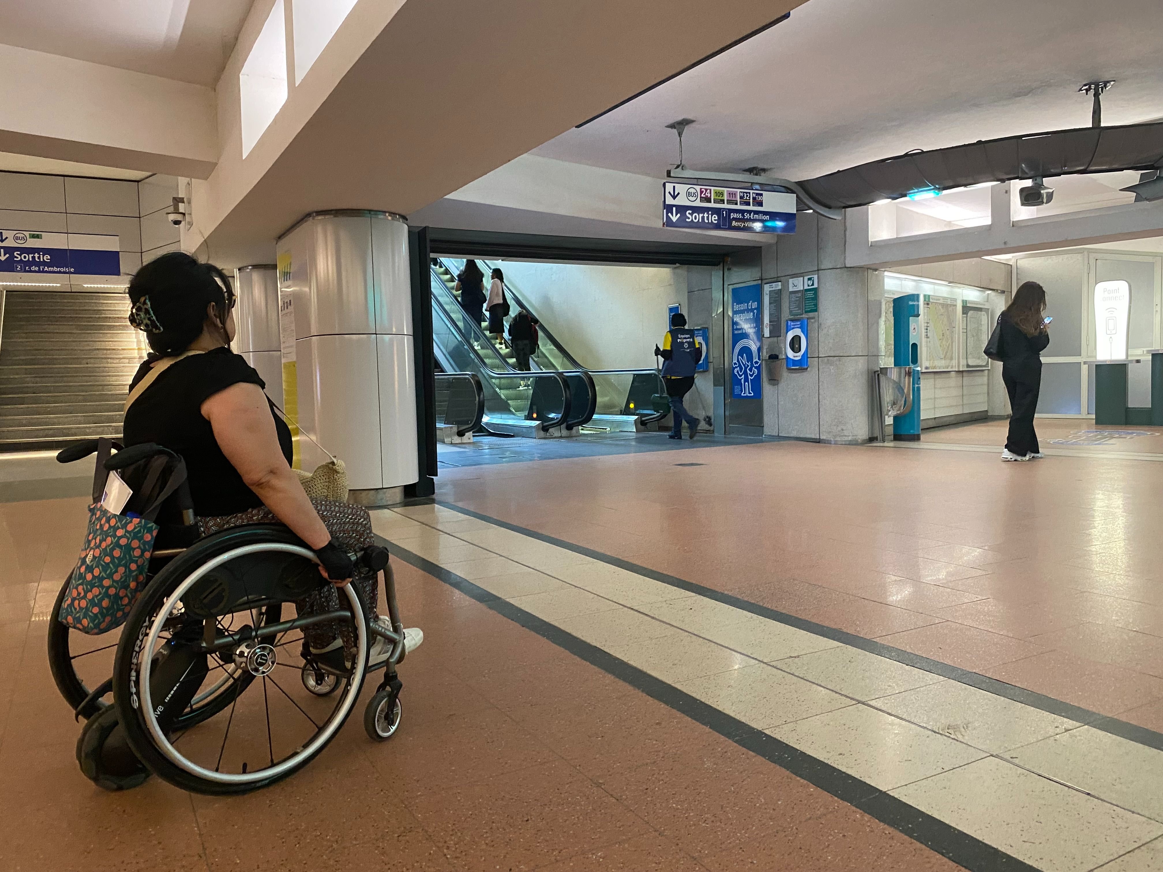 Se déplacer en fauteuil roulant dans le métro est très souvent un véritable parcours du combattant (Illustration). LP/Auguste Canier