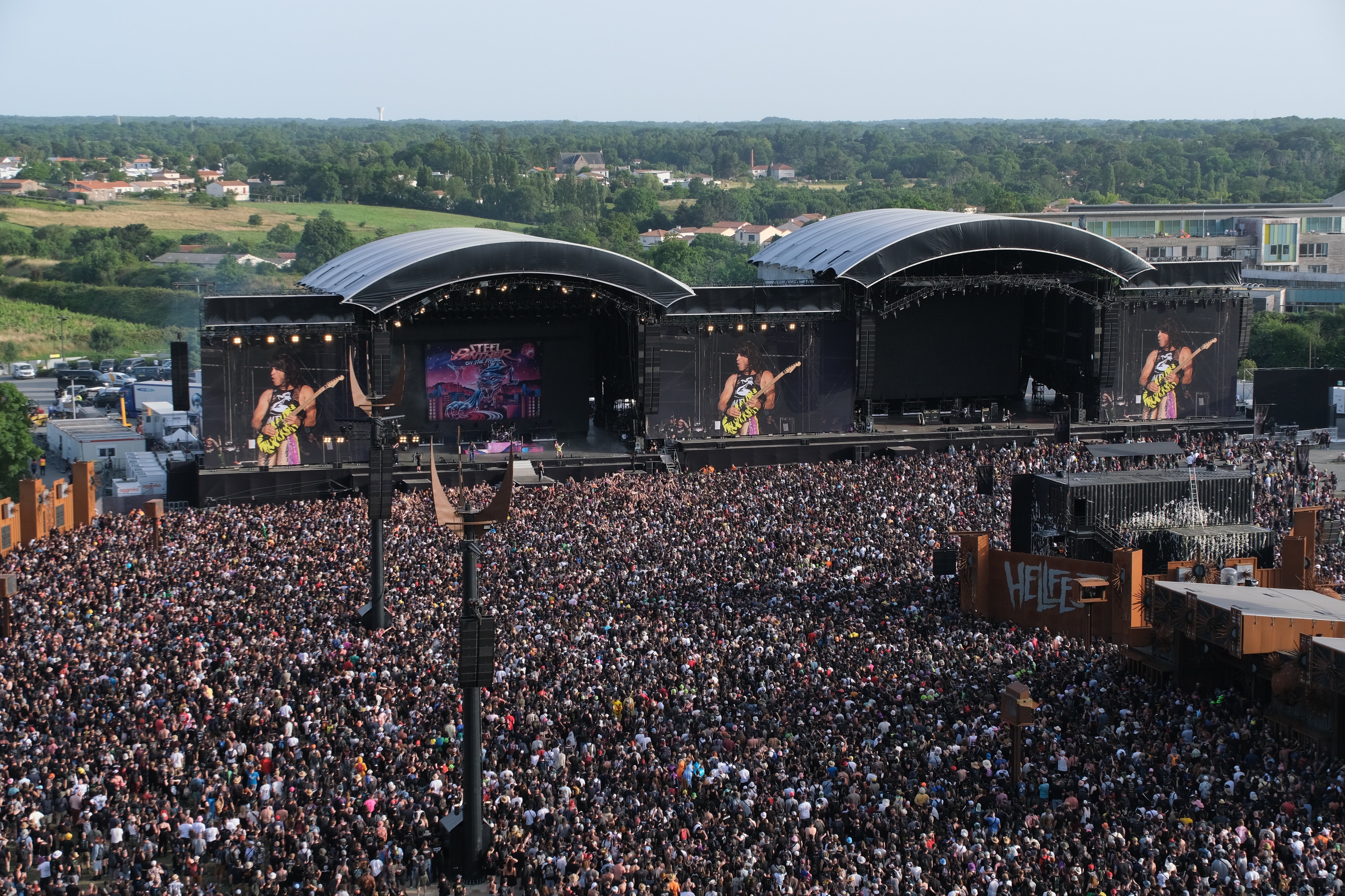 Les amateurs de metal se sont arrachés les pass pour l'édition 2025 du Hellfest (ici le concert de Steel Panther le 29 juin). LP/Léo Vignal