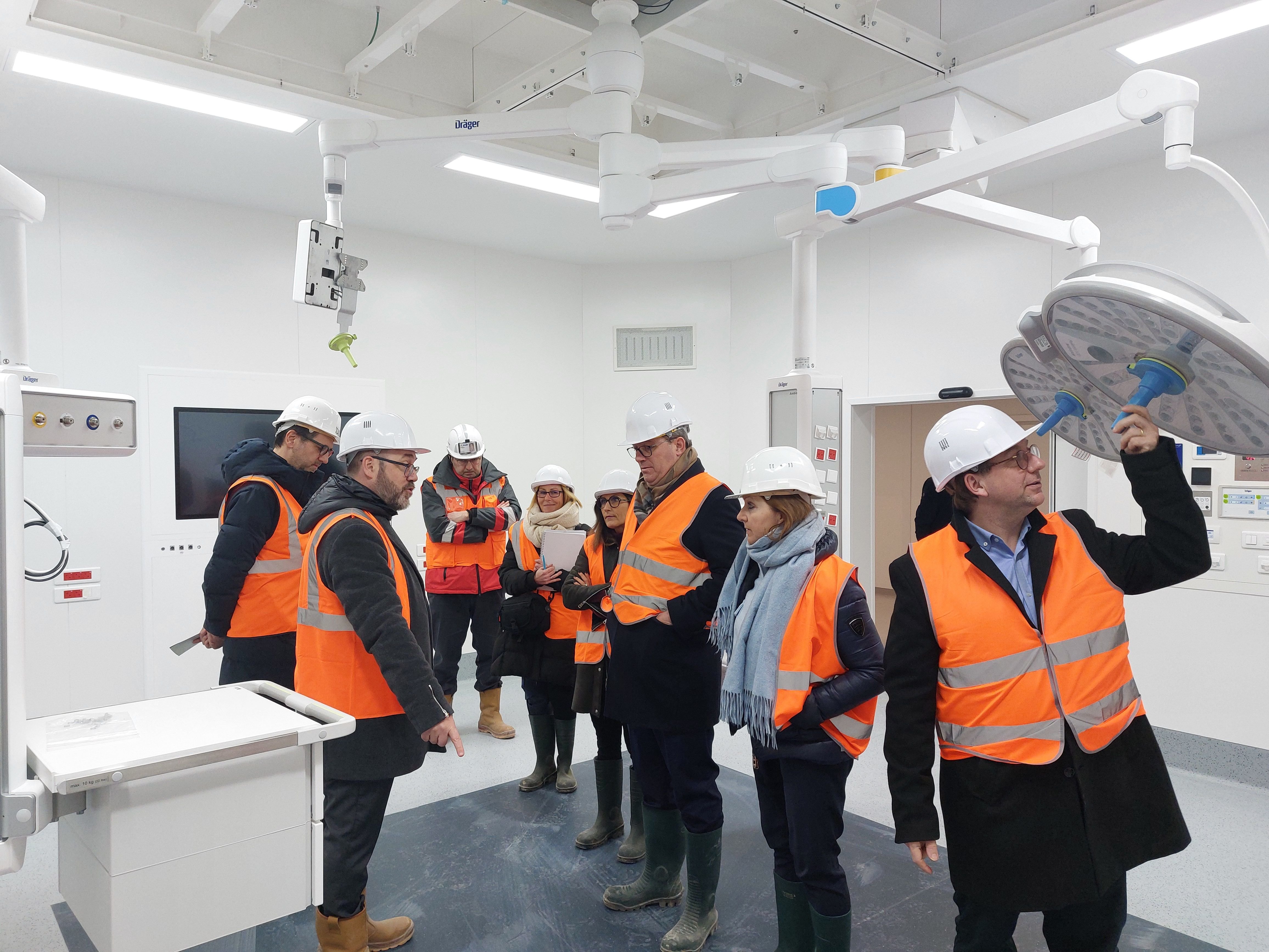 Orsay, le 2 février 2024. Le premier patient du futur centre hospitalier du plateau de Saclay sera accueilli à partir du 3 juin. Les blocs opératoires sont déjà équipés du matériel dernier cri. LP/Cécile Chevallier