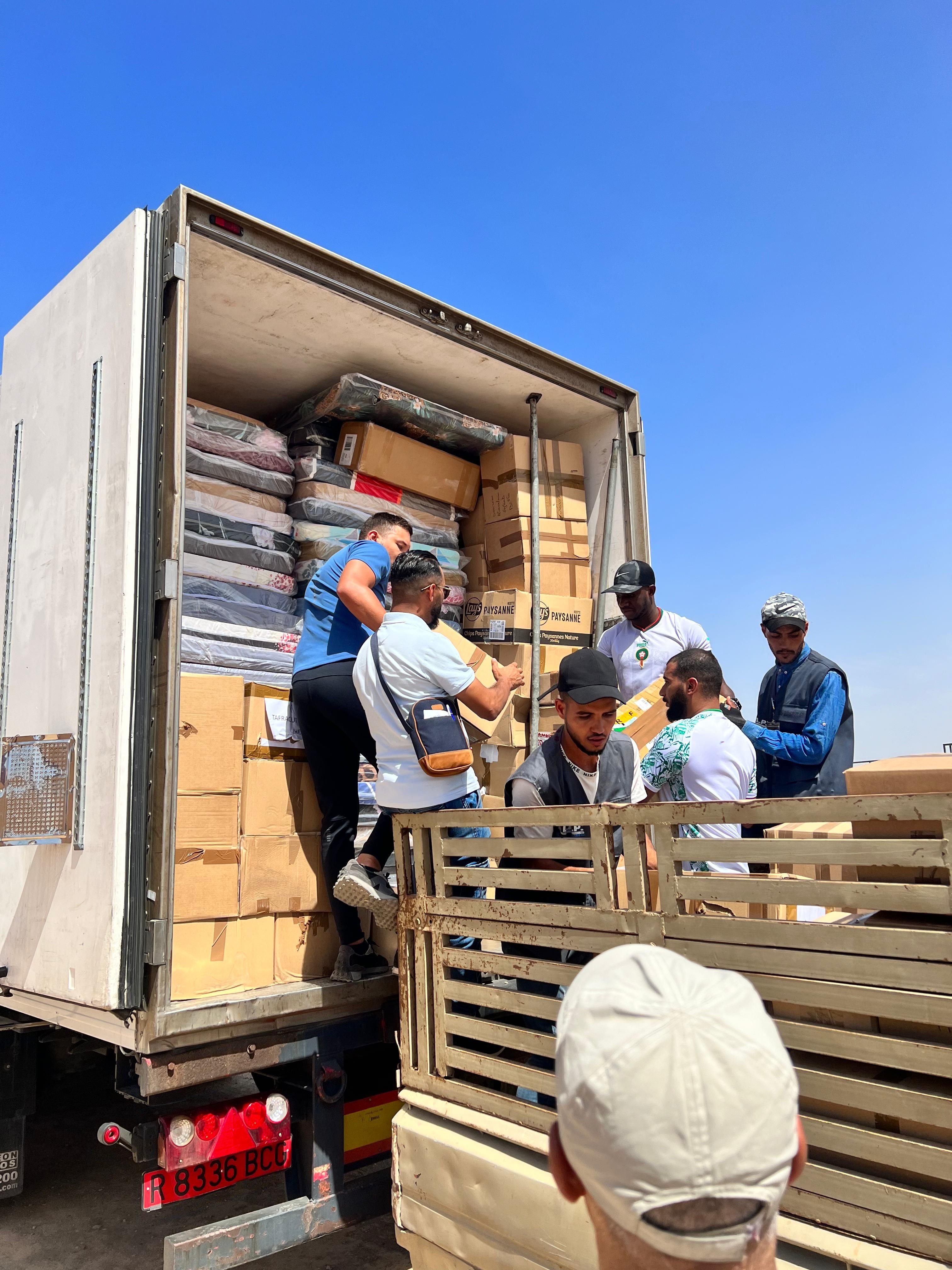 Taroudant, Maroc, le 15 septembre 2023. Un camion a été affrété par la municipalité d'Antony pour transporter l'ensemble de la collecte organisée dans la ville, jusqu'à Taroudant. DR
