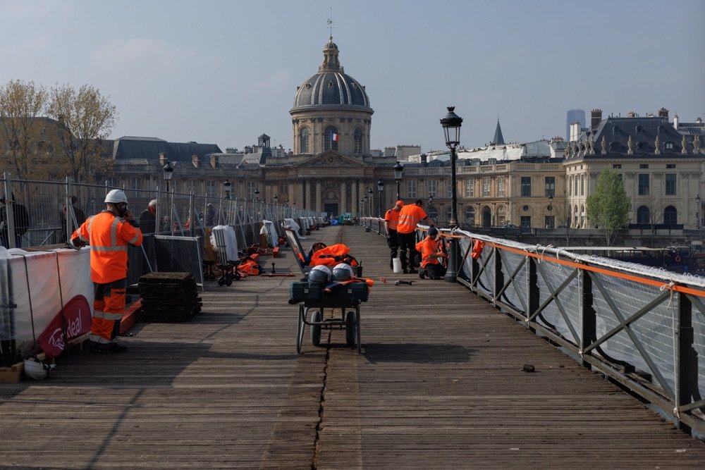 Paris (VIe). Le pont des Arts va bénéficier d'un nouveau plancher. LP/Enzo Sultan