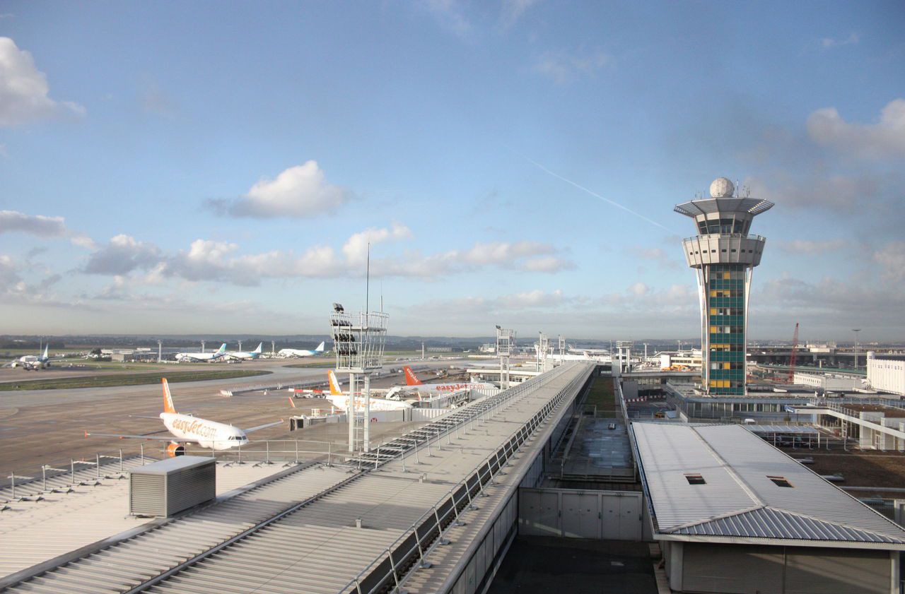 <b></b> ORLY - illustration aéroport tour de contrôle 