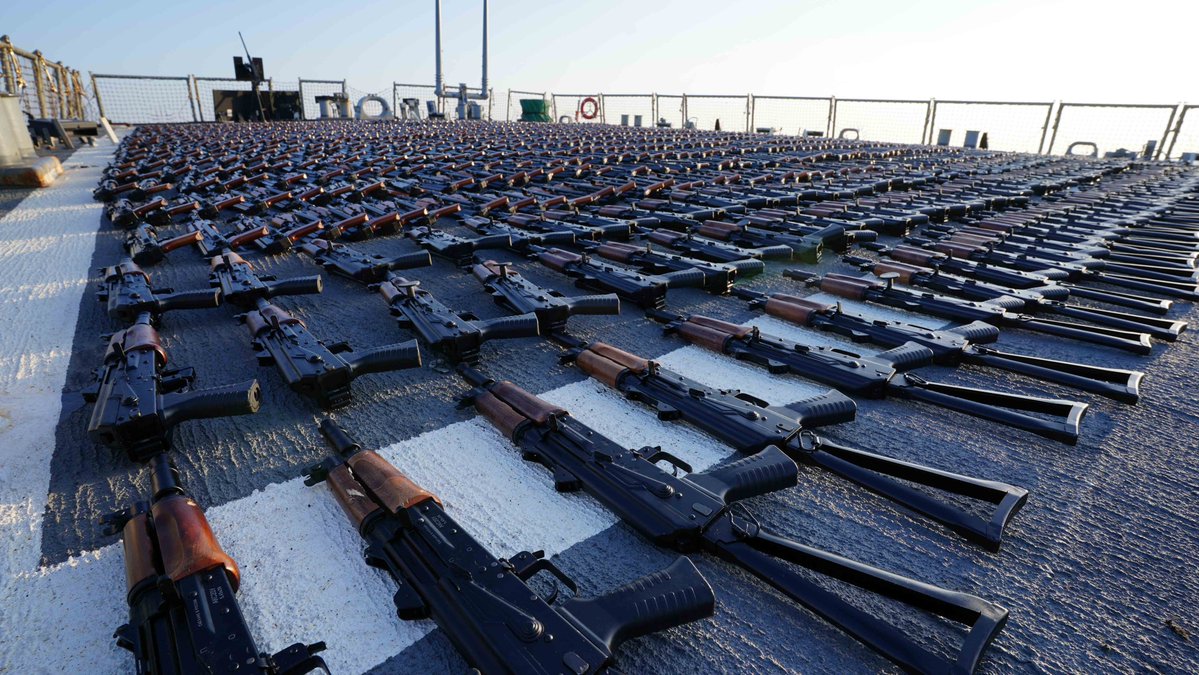 Plus de 5 000 fusils d’assaut AK-47, des mitrailleuses, des fusils sniper, des lance-grenades et plus de 500 000 cartouches de fusil ont été livrées en Ukraine. Capture d'écran X/Centcom
