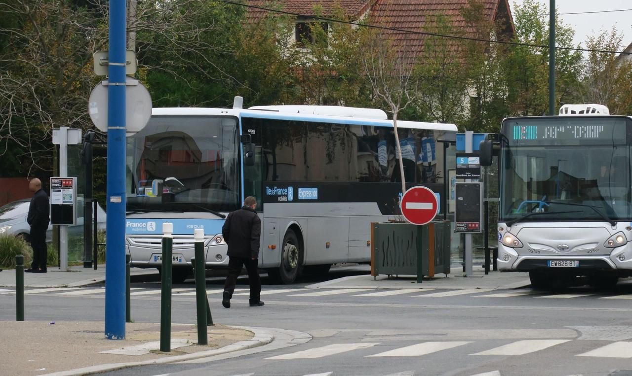 <b></b> Chelles, jeudi 31 octobre 2019. De nombreux habitants du quartier des Coudreaux estiment la fréquence des bus du réseau Apolo 7 insuffisante pour rallier le centre-ville et la gare de Chelles.