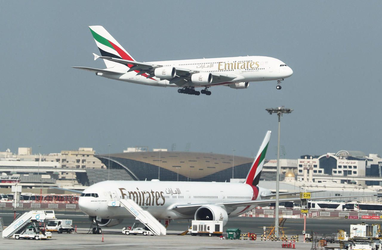 <b></b> Emirates pourrait clouer définitivement au sol 46 de ses 115 Airbus A 380. 