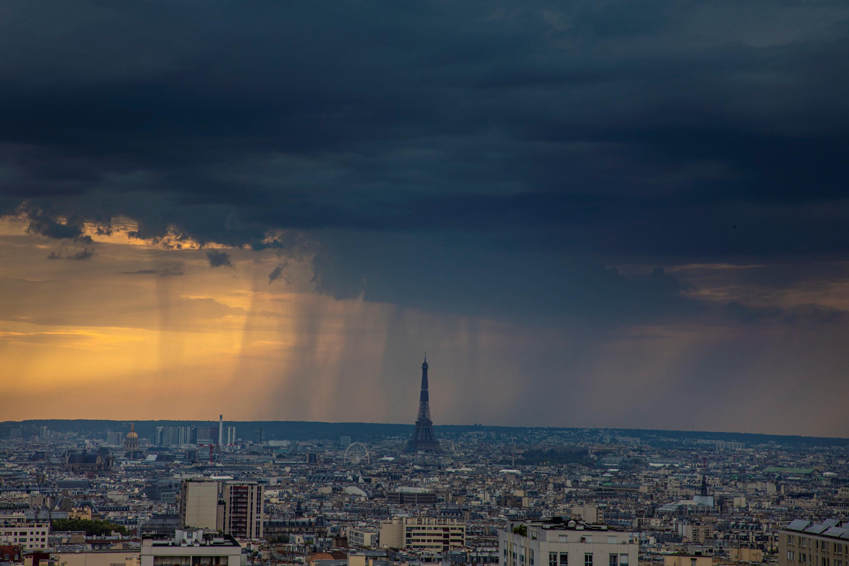 Ce dimanche 18 juin, un photographe a immortalisé le moment où la foudre a touché le sommet de la Tour Eiffel. (Illustration) LP/ Yann Foreix