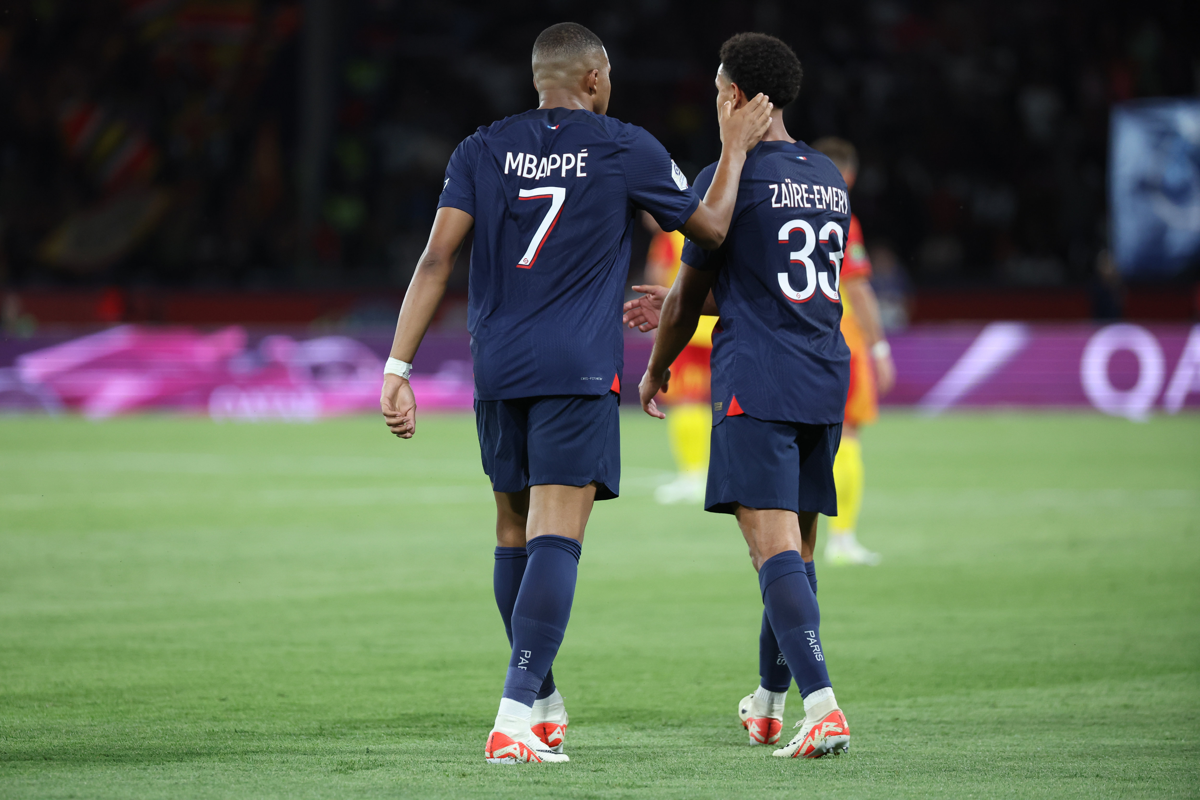 Kylian Mbappé fait partie des titulaires à s'être entraîné en intérieur ce jeudi. Zaïre-Emery aussi, lui qui était sorti touché contre Rennes. LP/Arnaud Journois