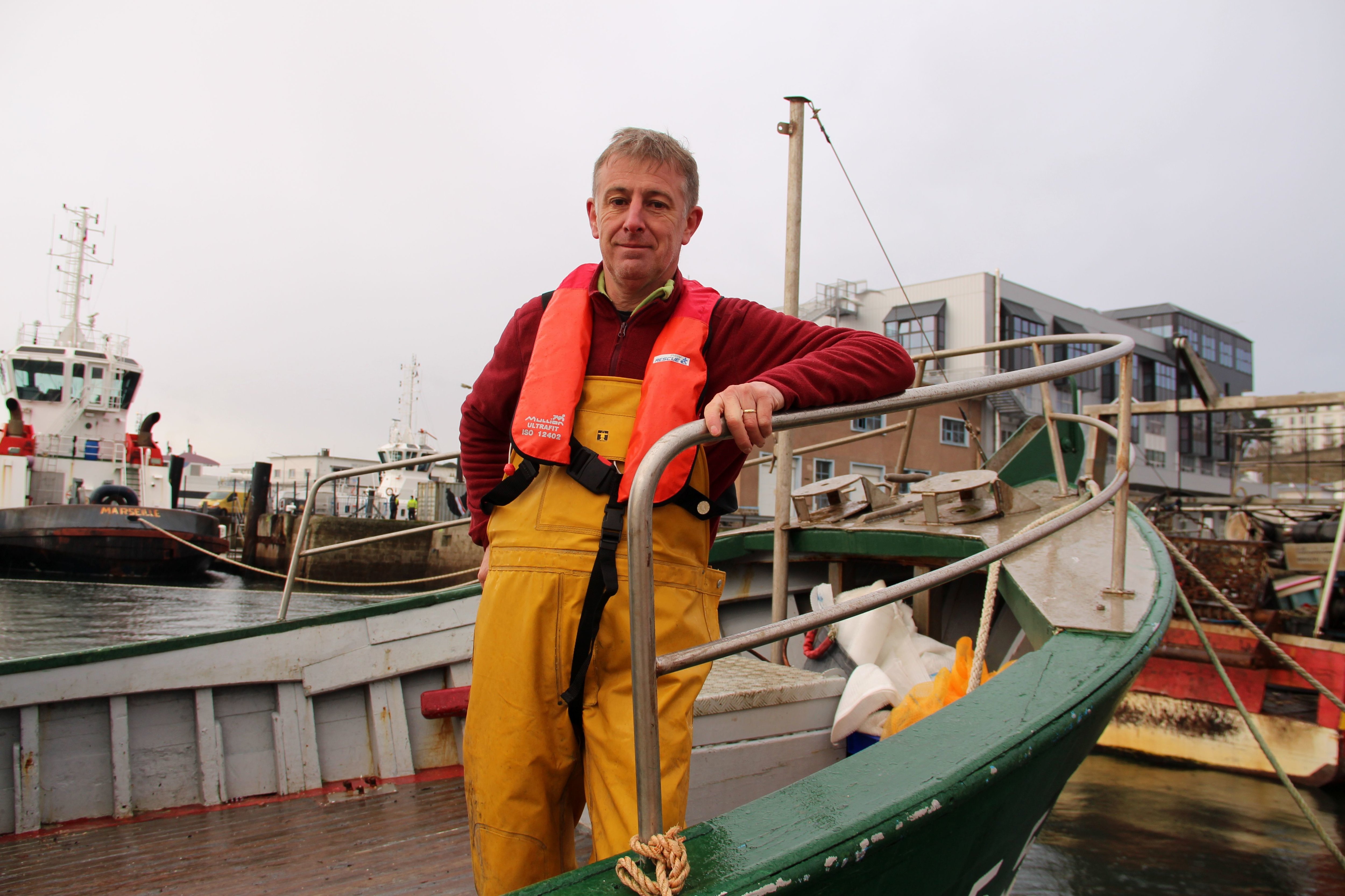 Philippe Perrot, marin-pêcheur, vice-président du comité des pêche du Finistère nord et vice-président du Parc marin d'Iroise, trouve régulièrement des obus datant de la Seconde Guerre mondiale dans ses filets. LP/Nora Moreau