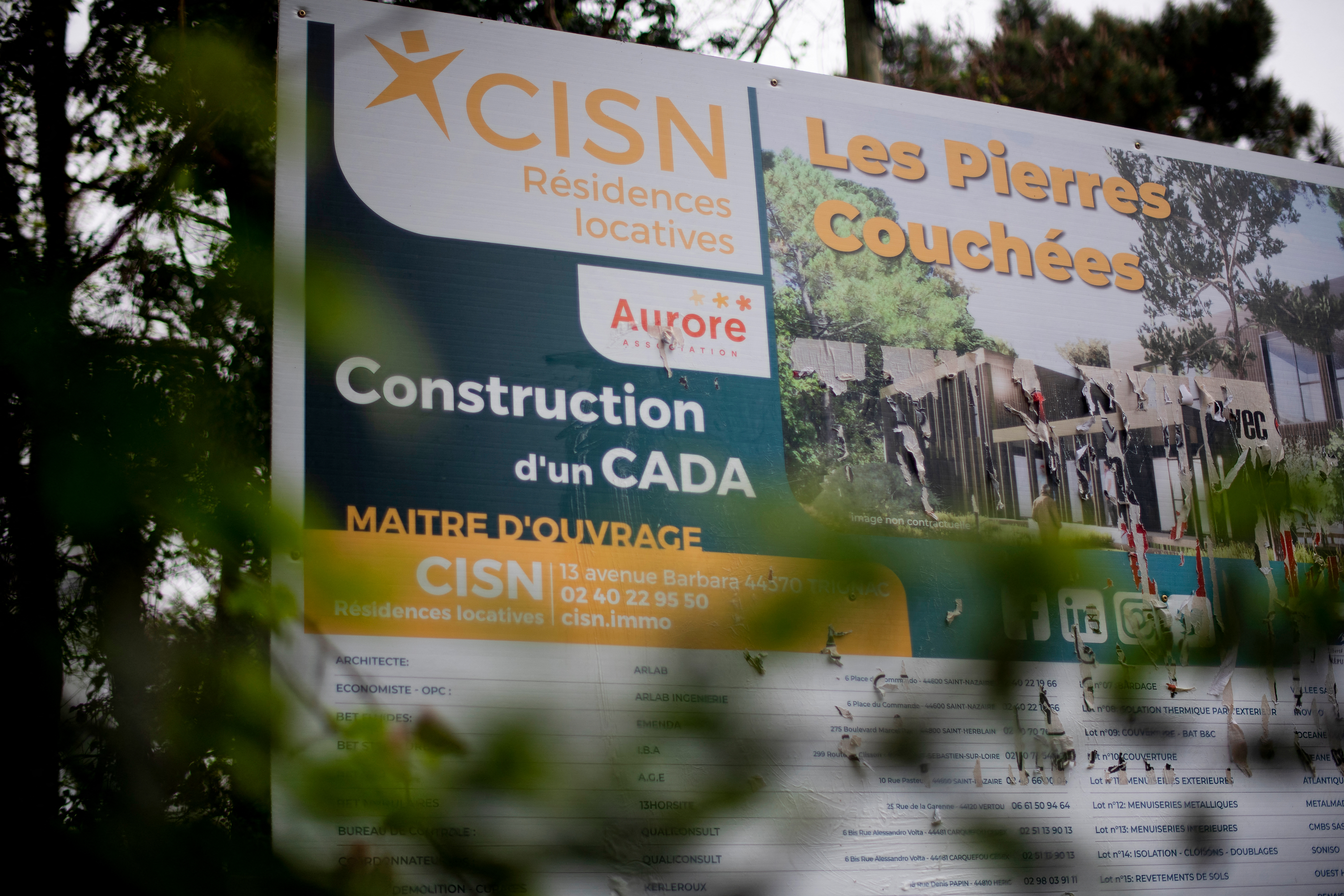 Le domicile de Yannick Morez a été incendié en mars, en lien avec le déménagement vivement contesté près d’une école maternelle d’un centre d’accueil pour demandeurs d’asile existant depuis 2016 dans cette commune de Loire-Atlantique. FRED TANNEAU / AFP