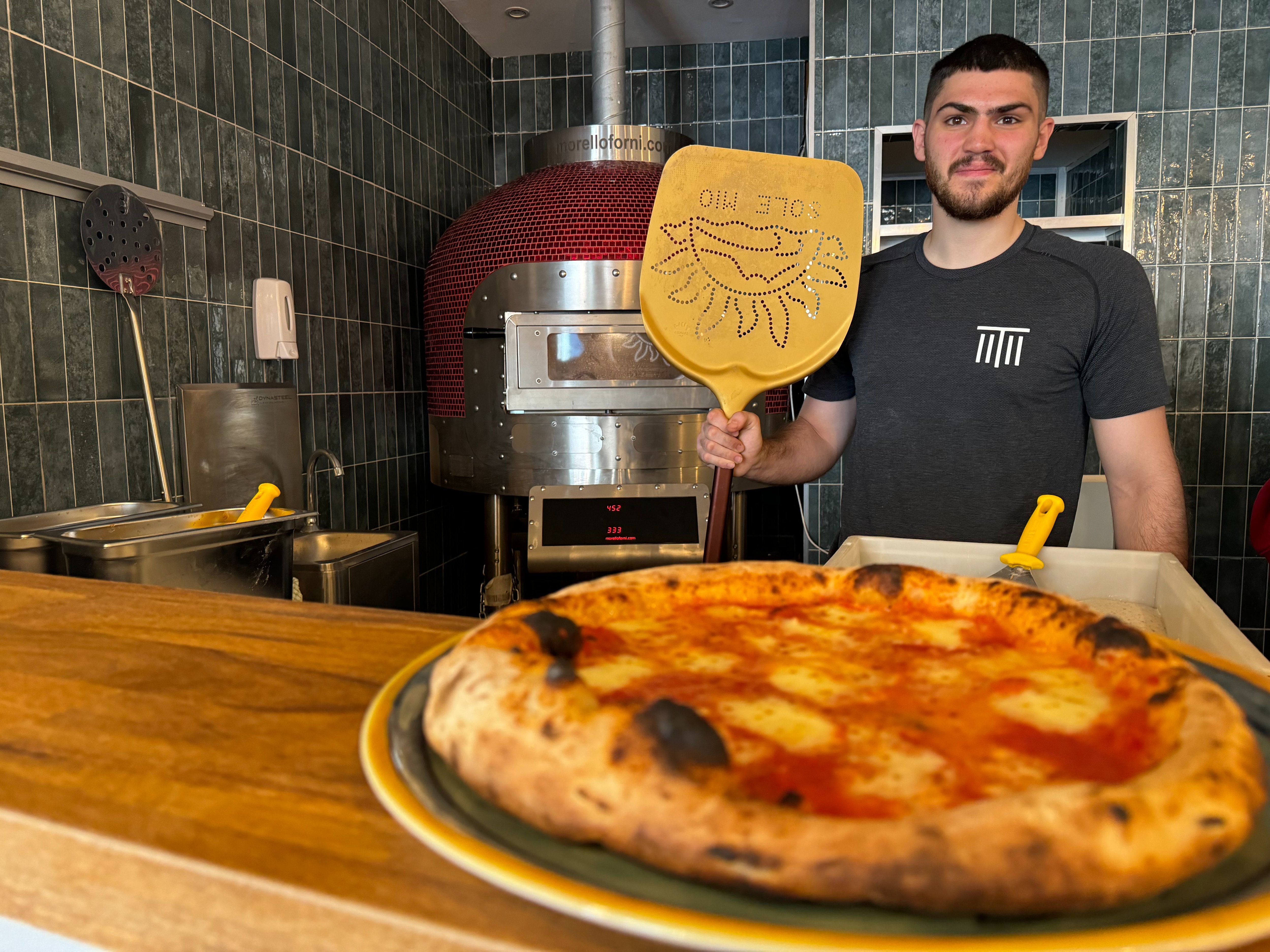 Rue de Charonne (XIe), septembre 2024. Marius Monferran, 23 ans, ouvre ce mois-ci sa pizzeria. Il y a quelques années, il les livrait à vélo dans la capitale. LP/Paul Abran