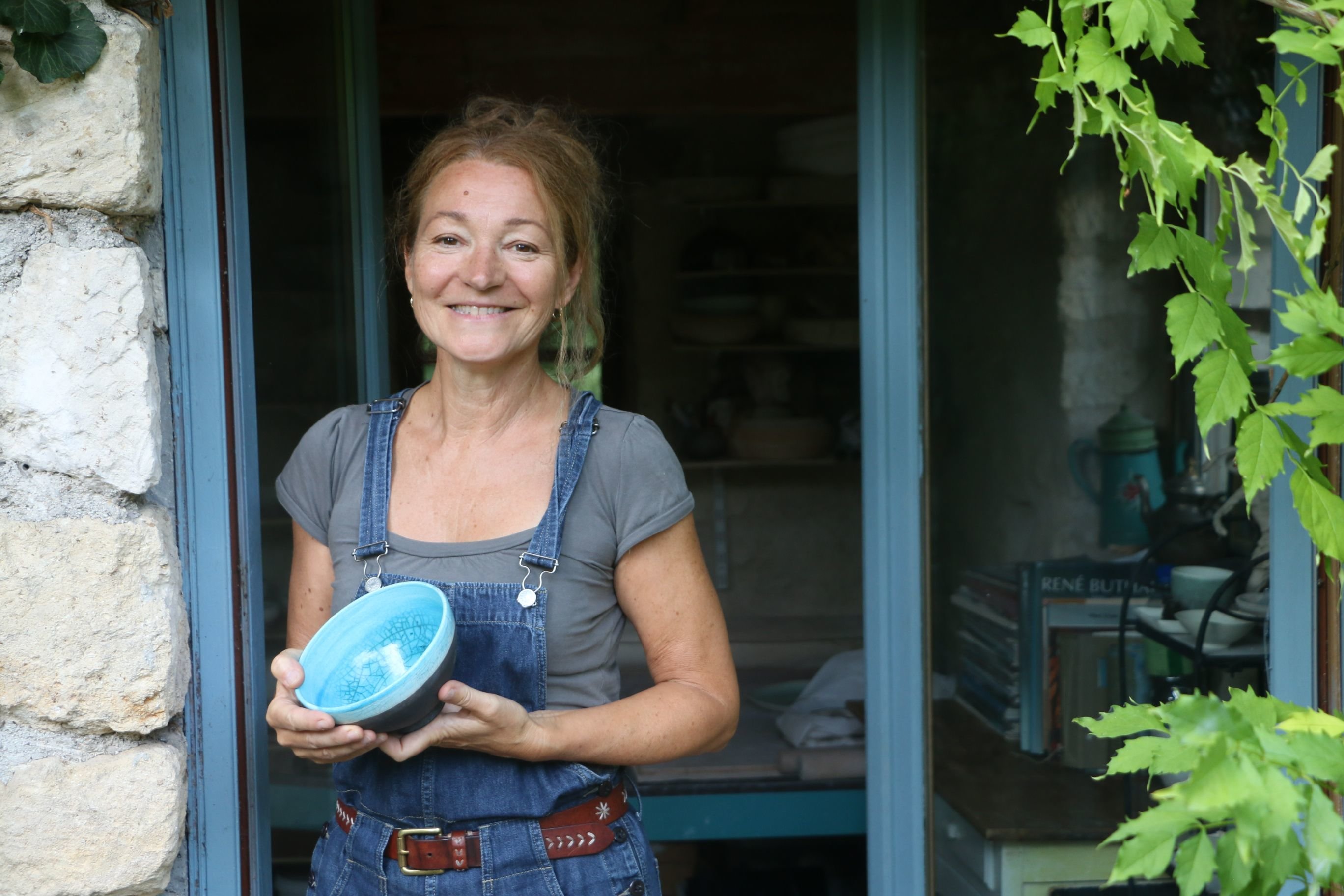 Coye-la-Forêt, ce jeudi. Valérie Colombel, artiste céramiste à Coye-la-Forêt, sera présente ce week-end au marché des Potiers, à Beauvais. LP/Juliette Duclos