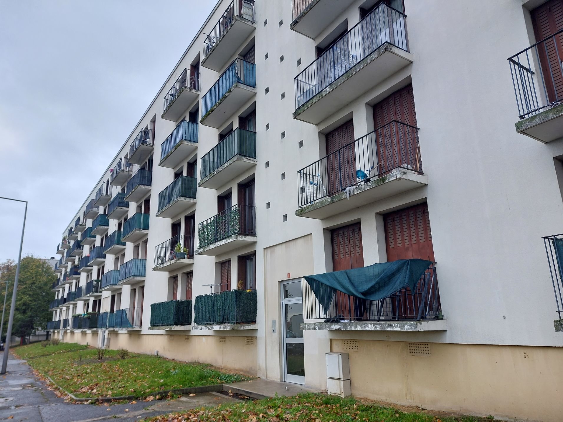Garges-lès-Gonesse (Val-d'Oise), dimanche 5 novembre. Les enfants du couple ont été retrouvés sur l'un des balcons de cette résidence par les policiers. LP/T.C.