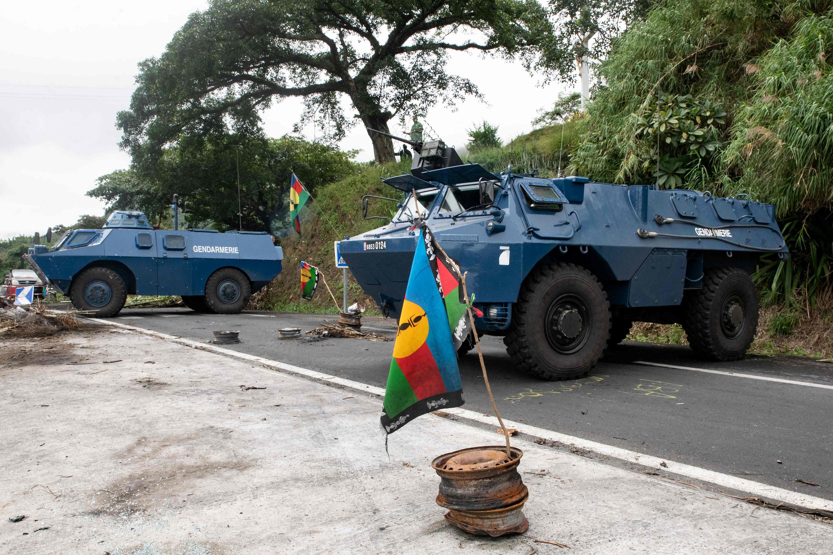 600 gendarmes, dont 100 membres du GIGN, ont été déployés pour libérer la route principale de l’île entre Nouméa et l’aéroport international de la Tontouta. AFP/Delphine Mayeur