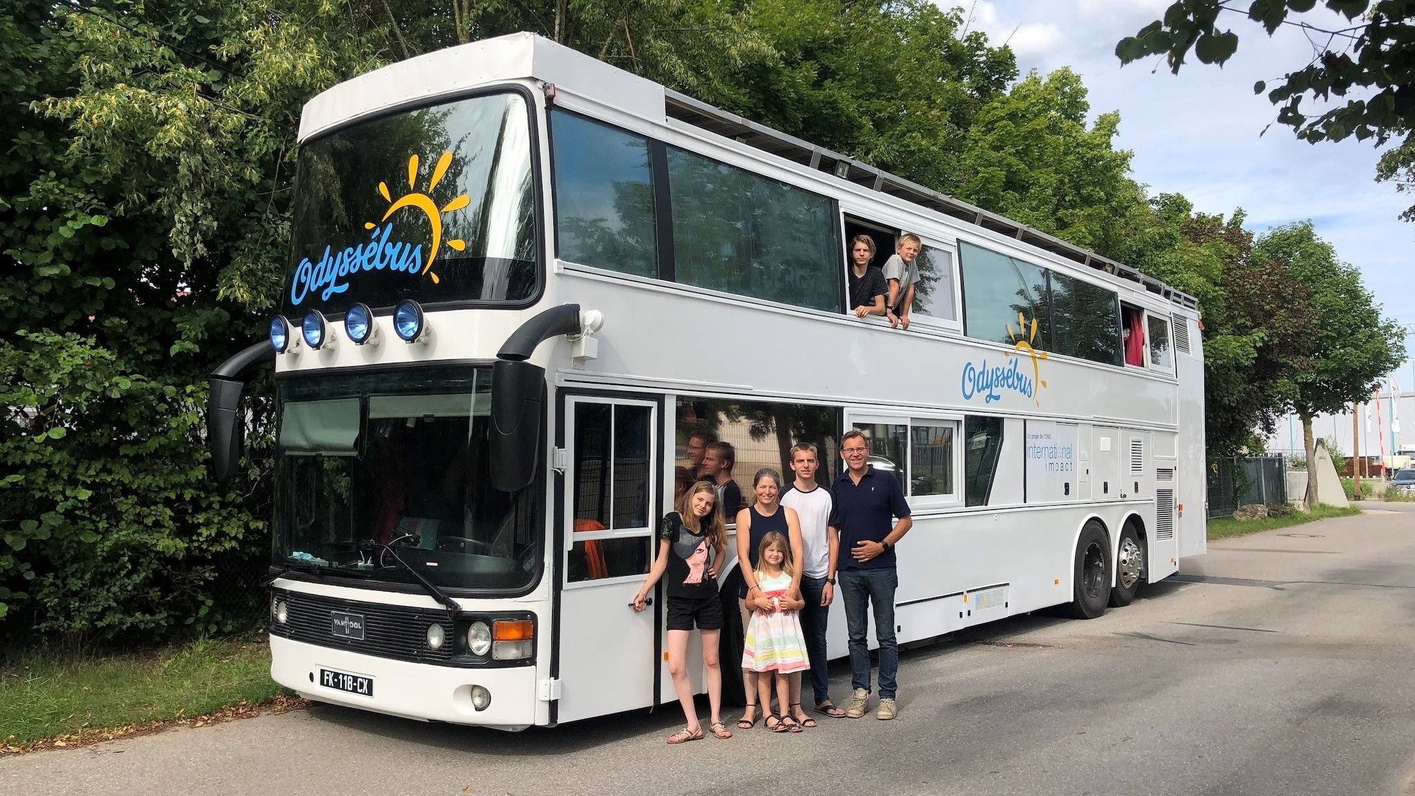 La famille Crespel a traversé l'Europe et le Proche-Orient en 14 mois à bord d'un bus aménagé pour être le plus écologique possible. DR