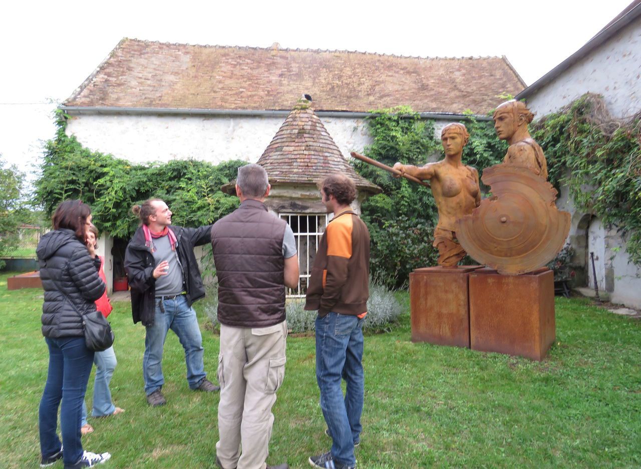 <b></b> A l’image du sculpteur Christophe Charbonnel à Bonnelles, 90 artistes de la vallée de Chevreuse vous ouvriront leur porte et vous parleront de leur travail ce week-end et celui des 7 et 8 octobre. LP/Bénédicte Agoudetsé.
