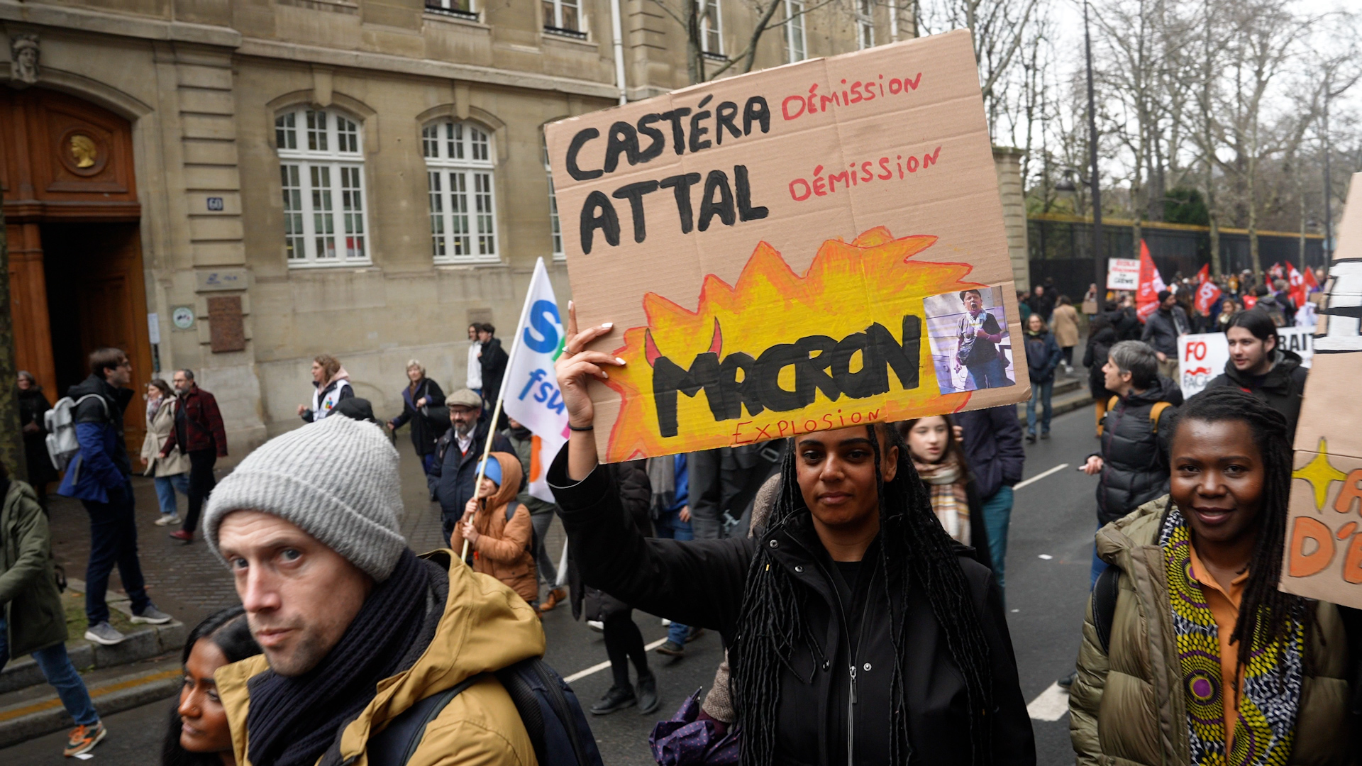 Des enseignants et personnels de l'éducation à Paris, lors de la manifestation du 1er février 2024