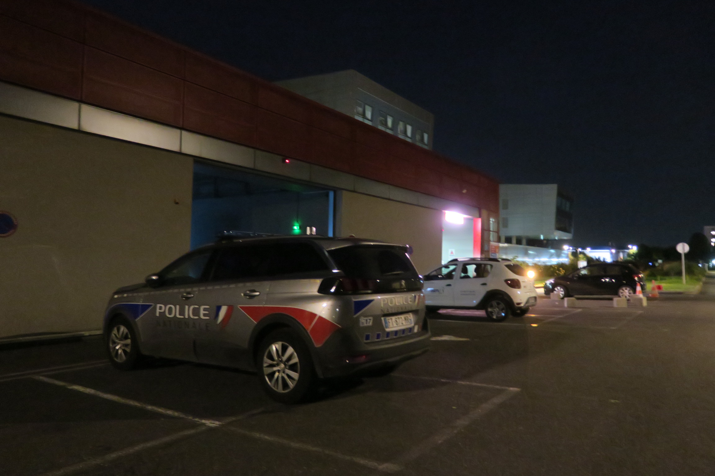 Corbeil-Essonnes, mercredi 12 août. La prise d'otage a eu lieu dans la soirée au premier étage du Centre hospitalier sud francilien. Elle a nécessité l'intervention du Raid, aux alentours de 20 heures. LP/N.G.