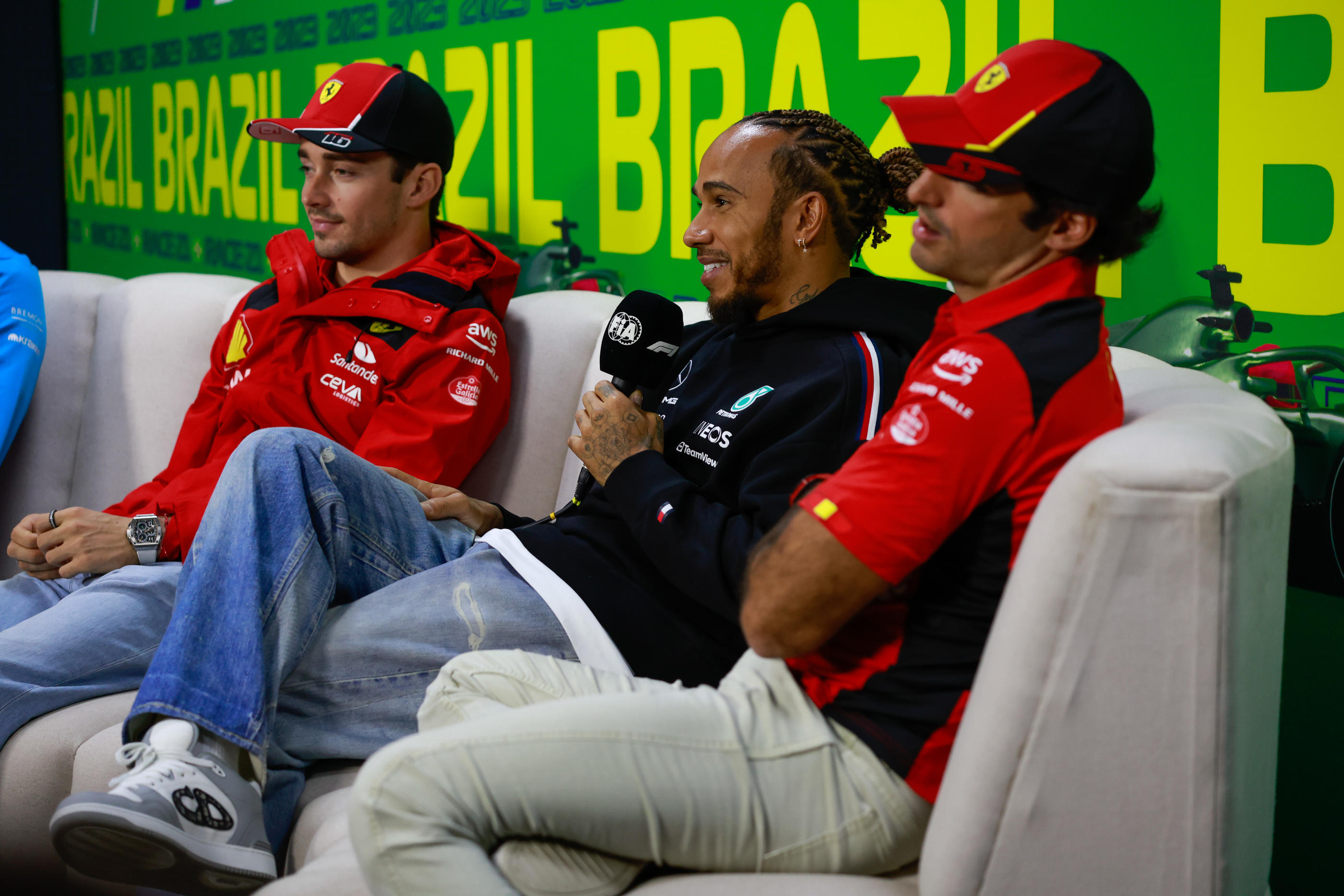 Charles Leclerc, Lewis Hamilton, et Carlos Sainz en conférence de presse en novembre dernier au Brésil. HOCH ZWEI/Icon sport