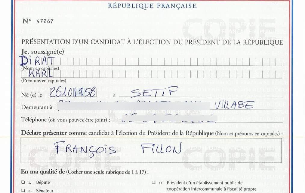 <b></b> 102 élus essonniens ont apporte leur parrainage à un candidat à l'élection présidentielle. Ici la feuille de Karl Dirat maire (SE) de Villabé pour François Fillon. 