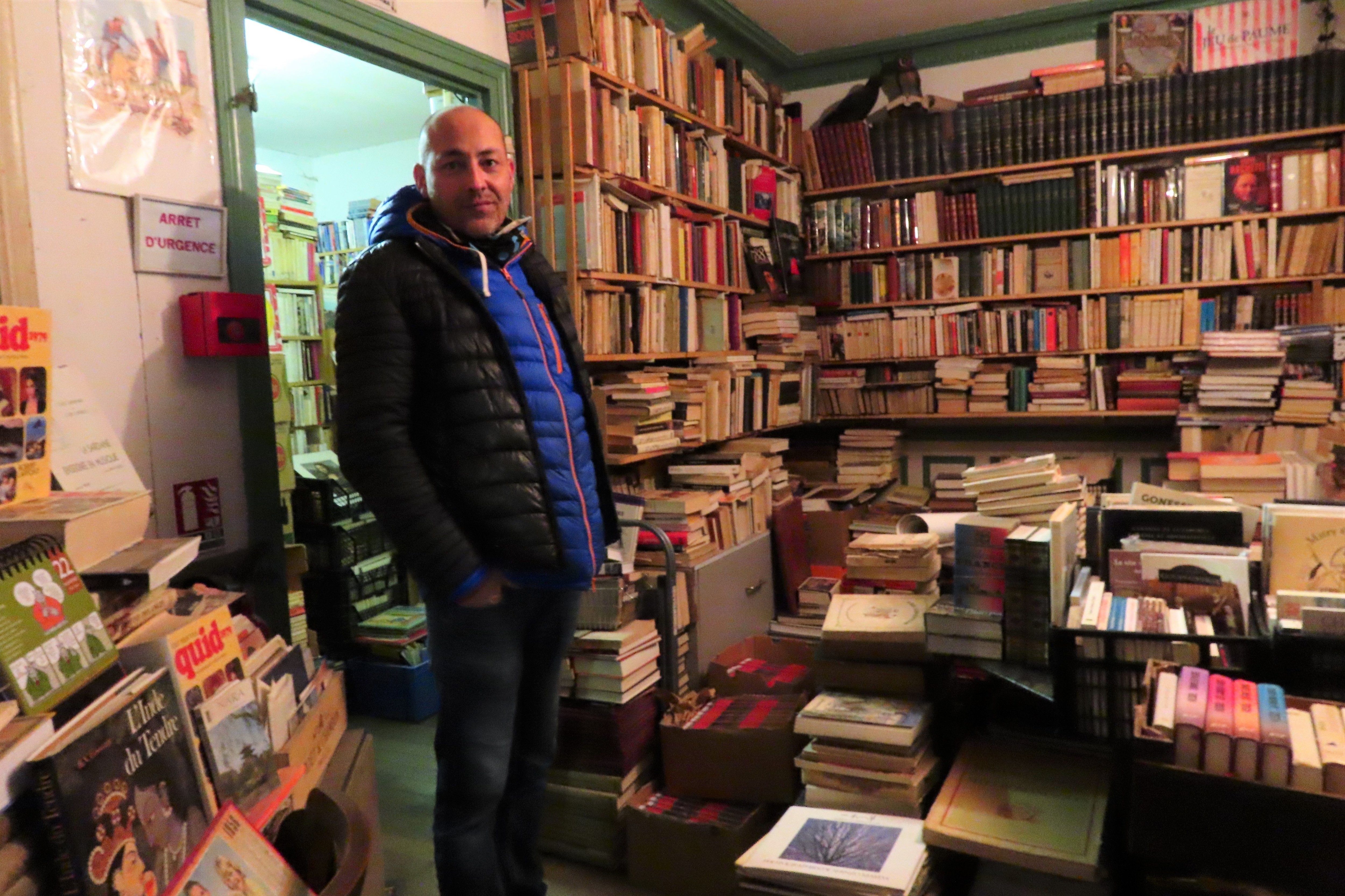 Goussainville, Vieux-Pays, ce vendredi après-midi. Nicolas Mathieu, le libraire du Vieux-pays, cambriolé et vandalisé. LP/Frédéric Naizot