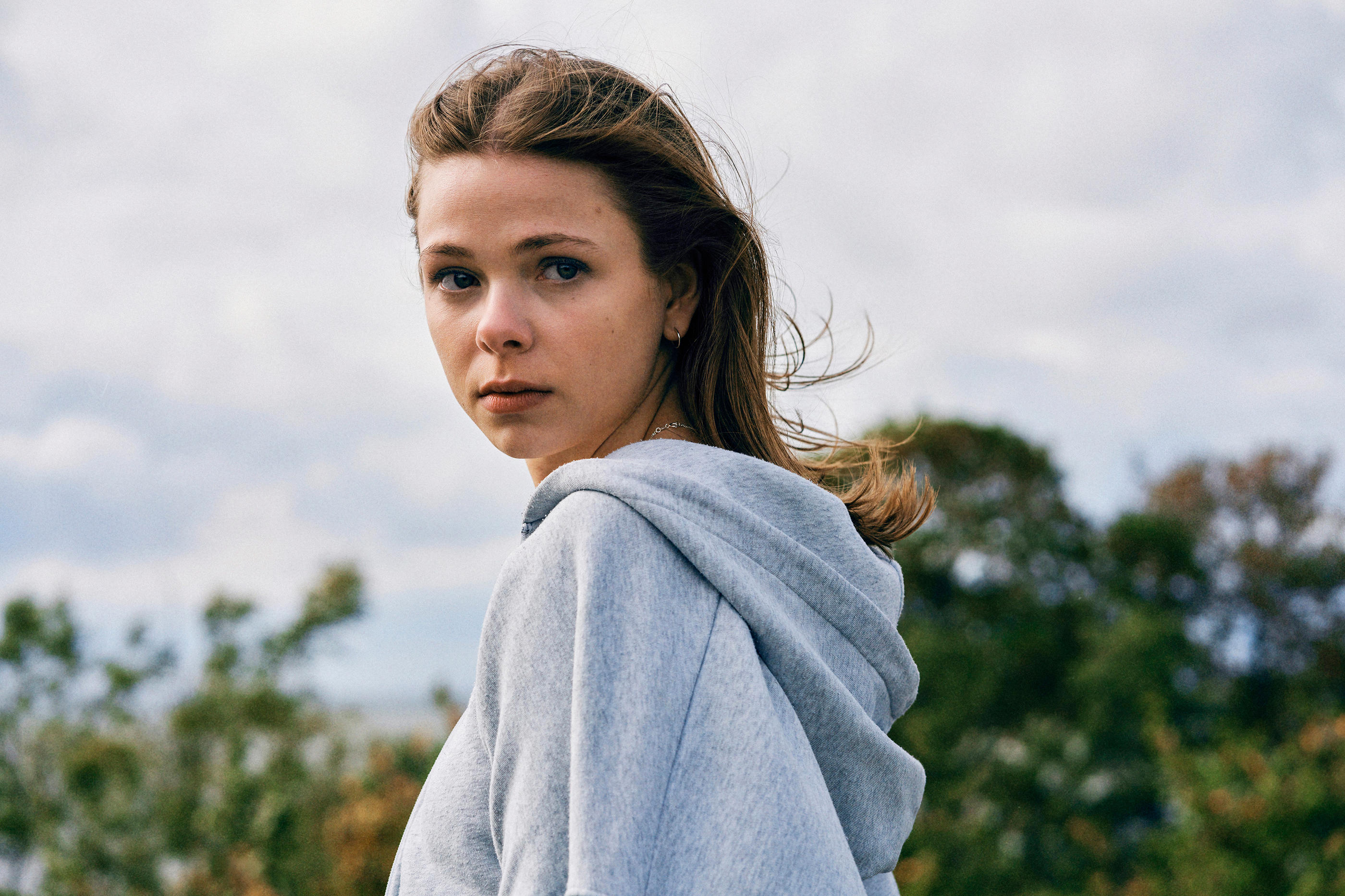 Dans le rôle de Stella, la jeune Alexandra Karlsson Tyrefors, 22 ans, mêle parfaitement l’insouciance de sa jeunesse avec la déchirure intérieure qui la mine depuis qu’elle a été violée. Netflix/Nikolaj Thaning Rentzmann