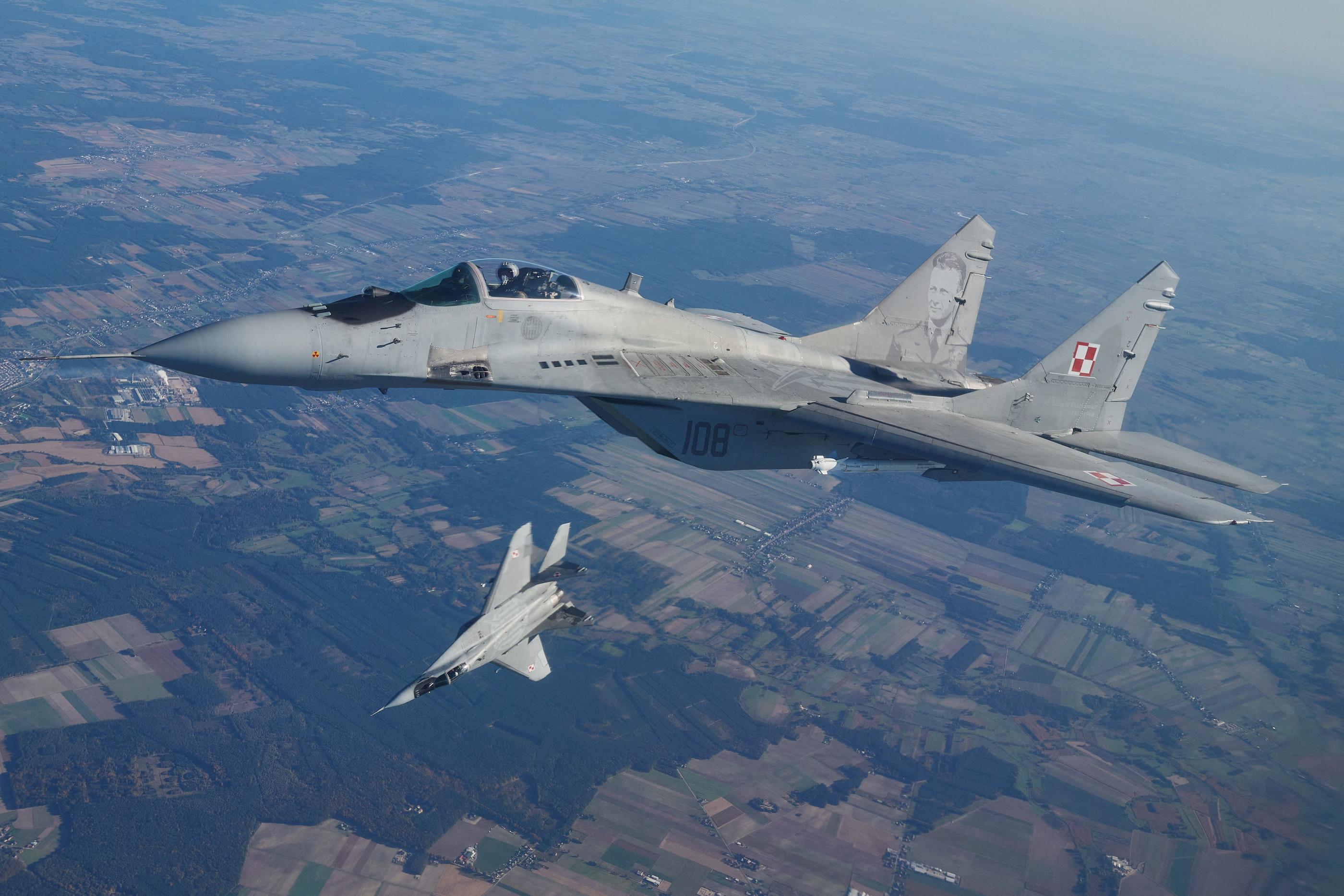 Au début du mois d'avril dernier, la Pologne a livré les premiers avions de chasse MiG-29 qu'elle avait promis à l'Ukraine. AFP/ Radoslaw Jozwiak