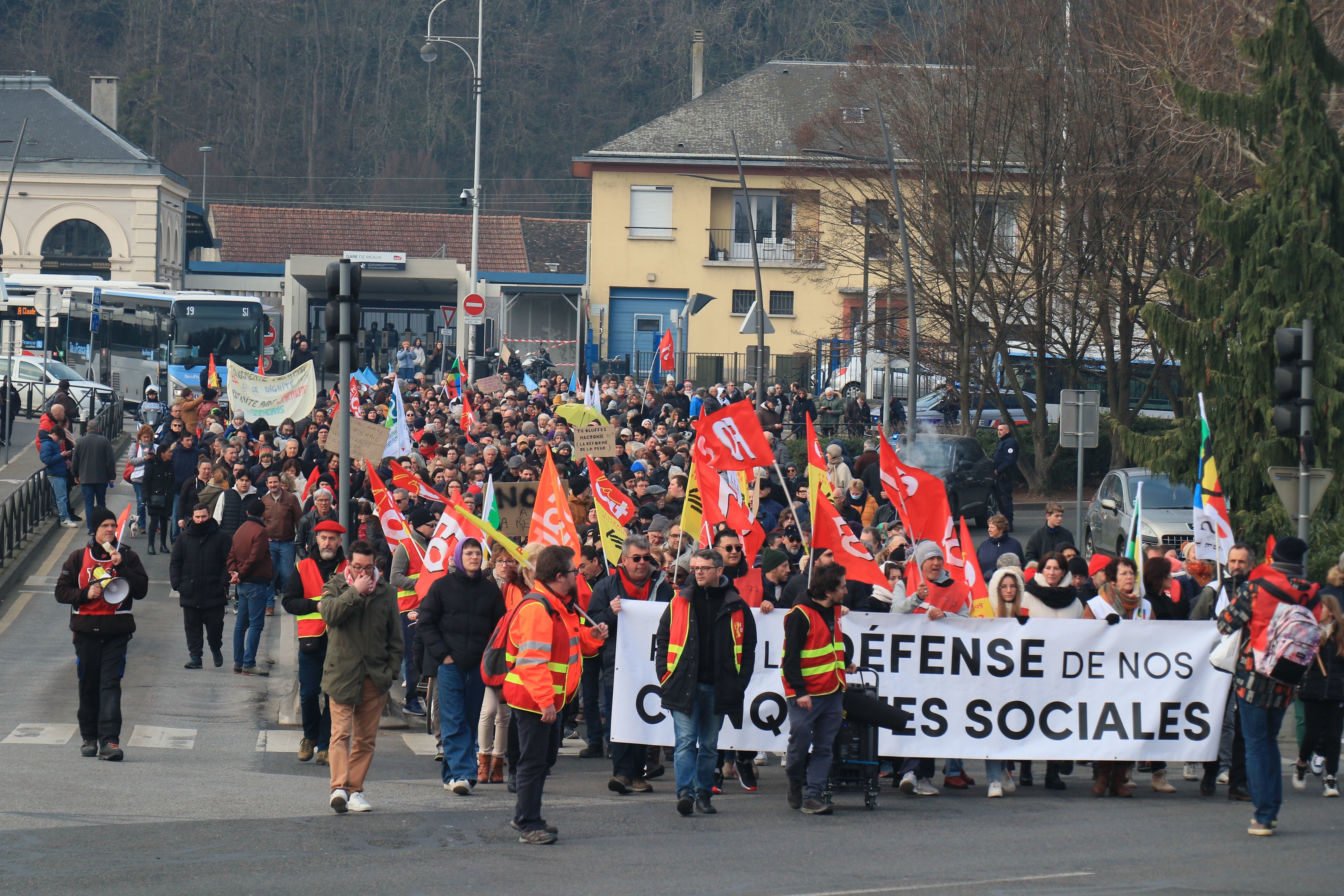 Meaux (Seine-et-Marne), samedi 11 février. Les élus favorables au retrait du projet de réforme devraient se joindre aux manifestations du 7 mars. Samedi dernier, elles avaient rassemblé plusieurs milliers de personnes en Seine-et-Marne. LP/H.T.