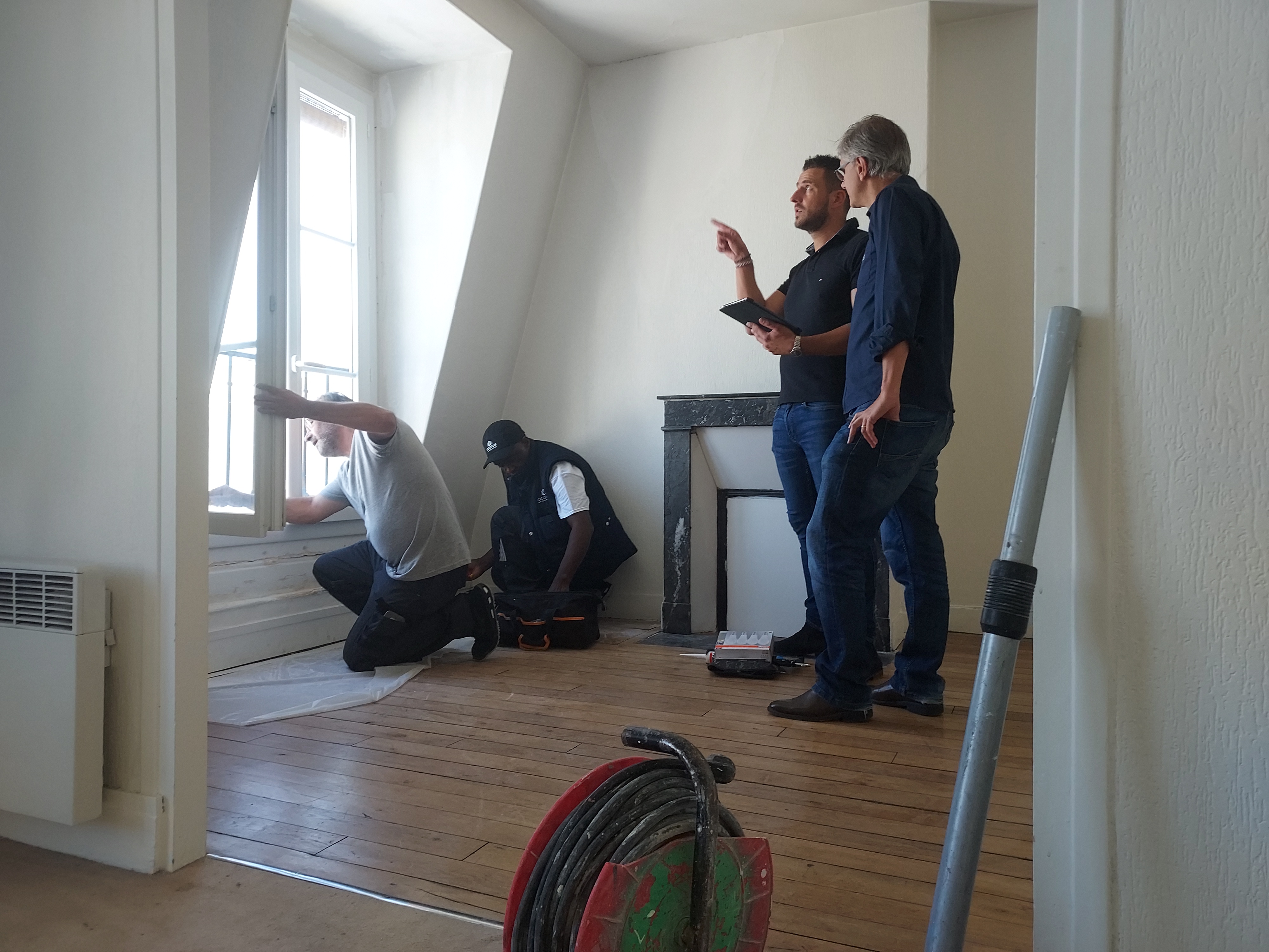 Des entreprises mandatées par la RIVP rénovent gratuitement des appartements pour les réfugiés ukrainiens dans quatre arrondissements parisiens. LP/Céline Carez
