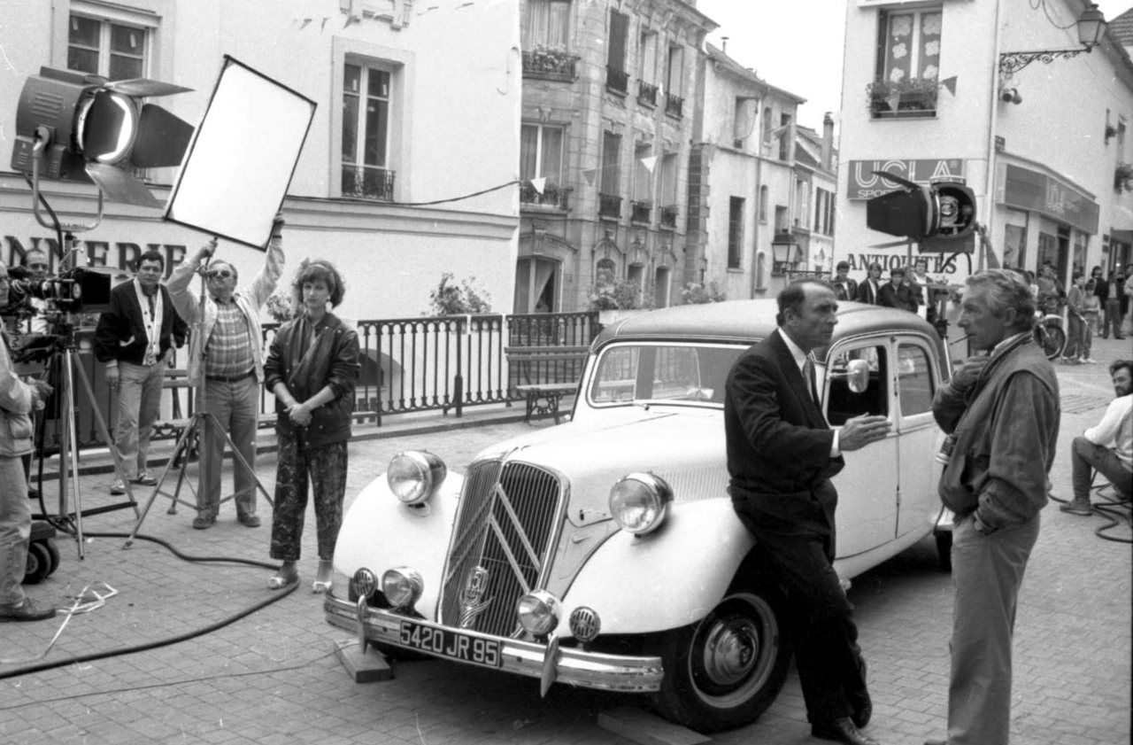 <b></b> Pontoise, 1986.  Tournage du film «la Gitane».  Au premier plan, Claude Brasseur et le metteur en scène Philippe de Broca.