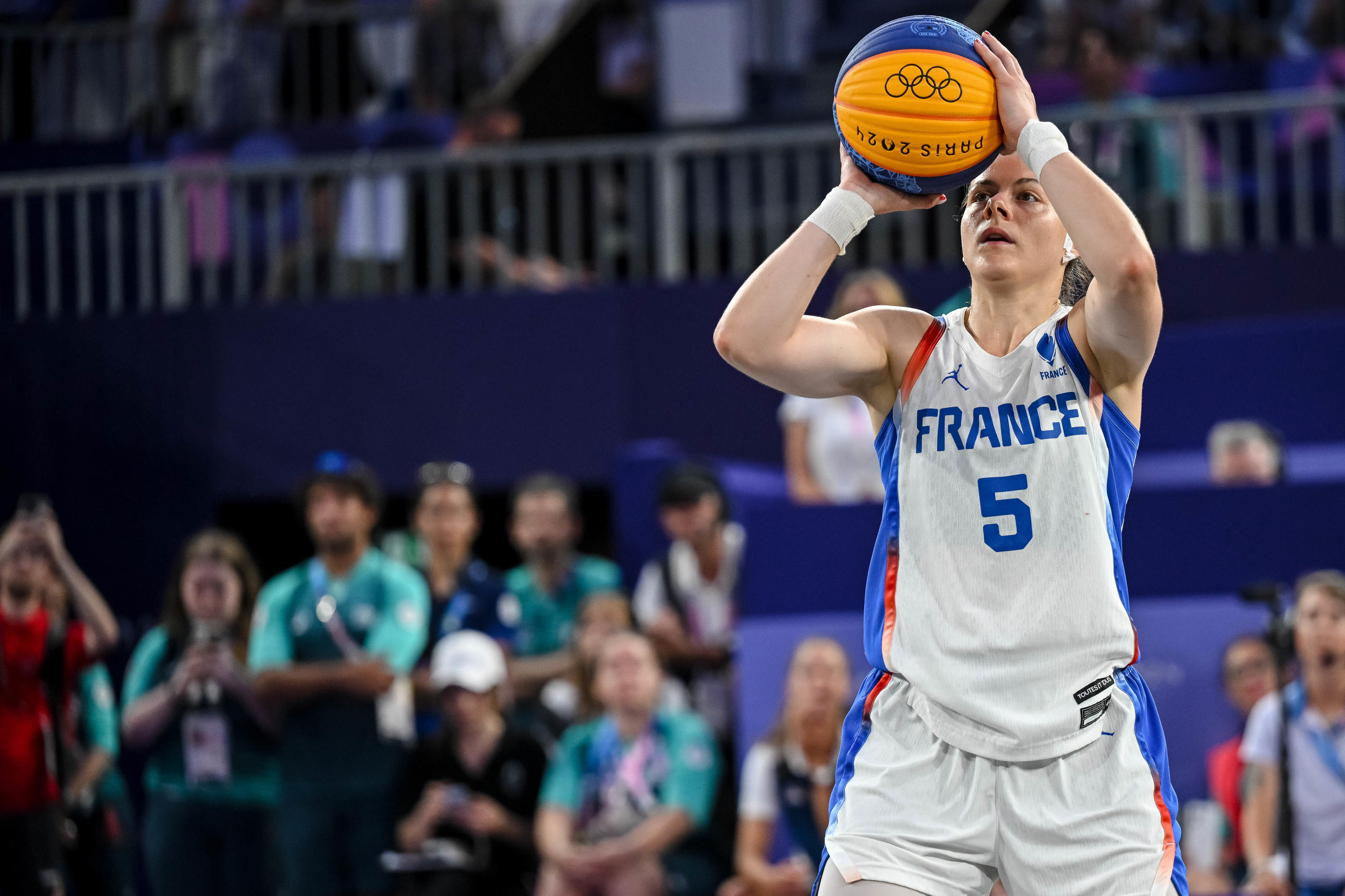 Marie-Eve Paget et les Françaises sont vice-championnes d'Europe, après leur défaite contre l'Espagne (Harry Langer/Defodi Images).