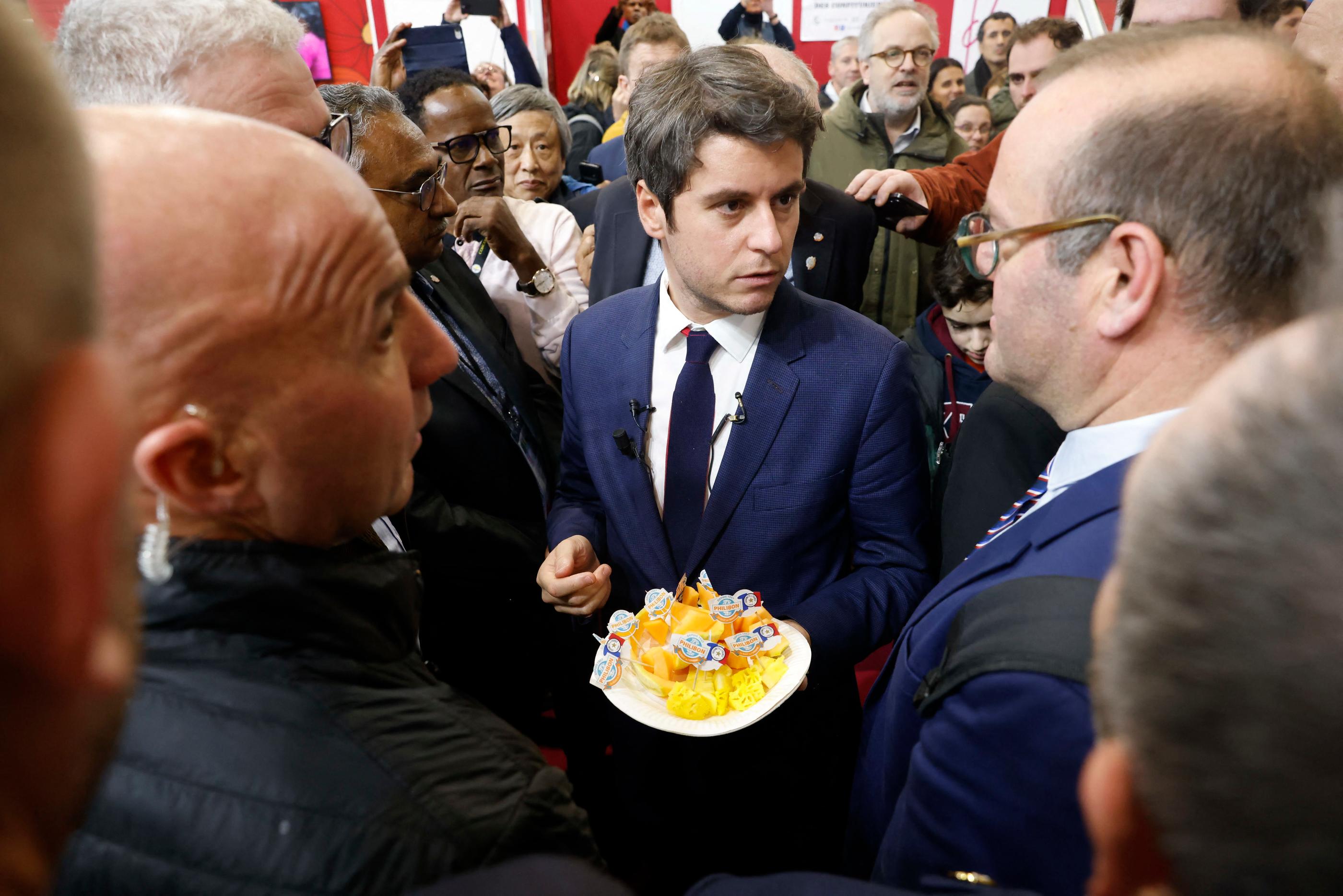 Au Salon de l'agriculture ce mardi, Gabriel Attal est resté dans la ligne de la riposte présidentielle et du duel installé avec le Rassemblement national. LP/Olivier Corsan