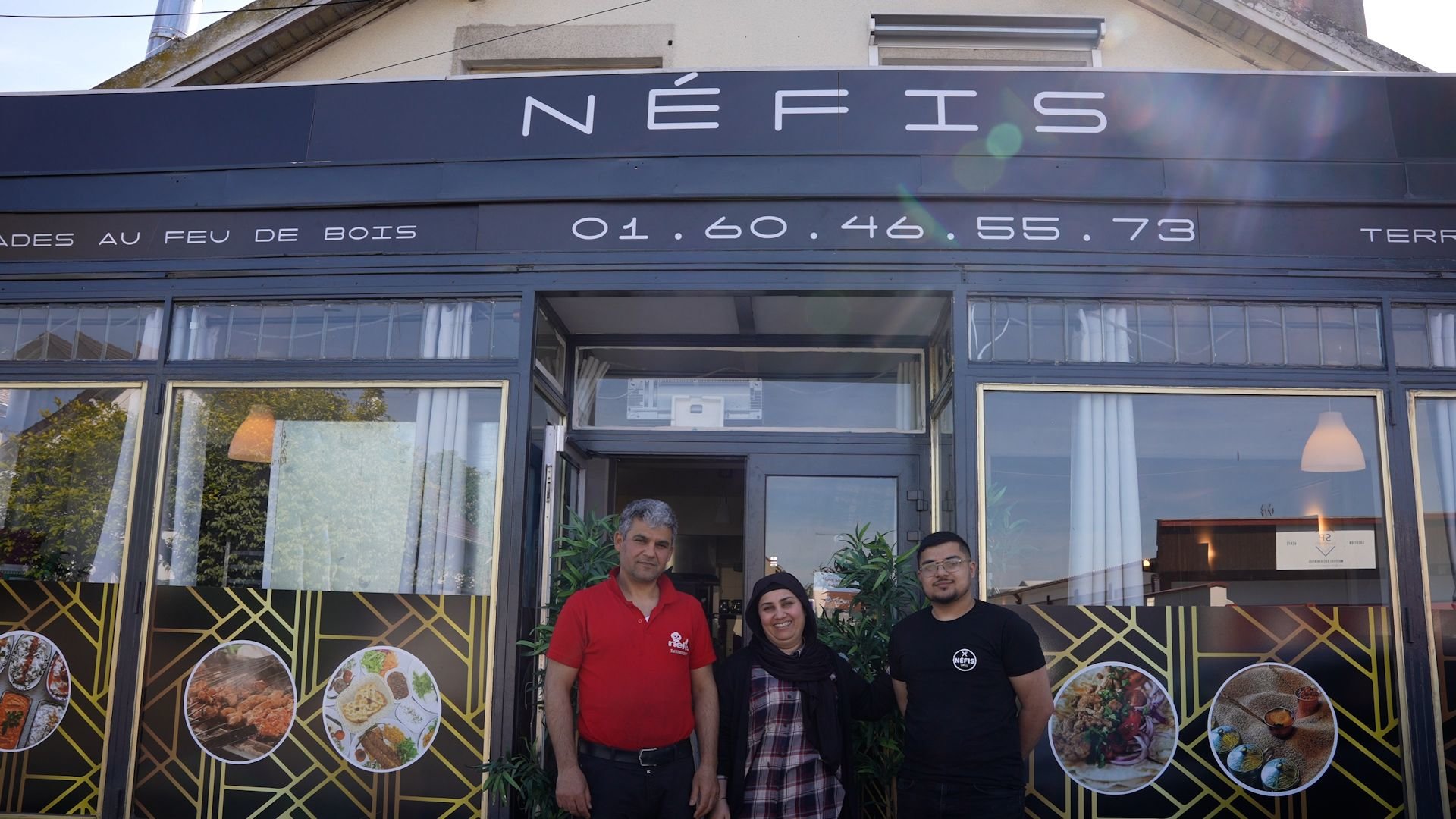 Grigny (Essonne), le 3 mai. La famille Cepik (le père, Selim, la mère, Meryem, et le fils, Hasan) a ouvert le restaurant Néfis à l'été 2022. LP/Laura Wojcik