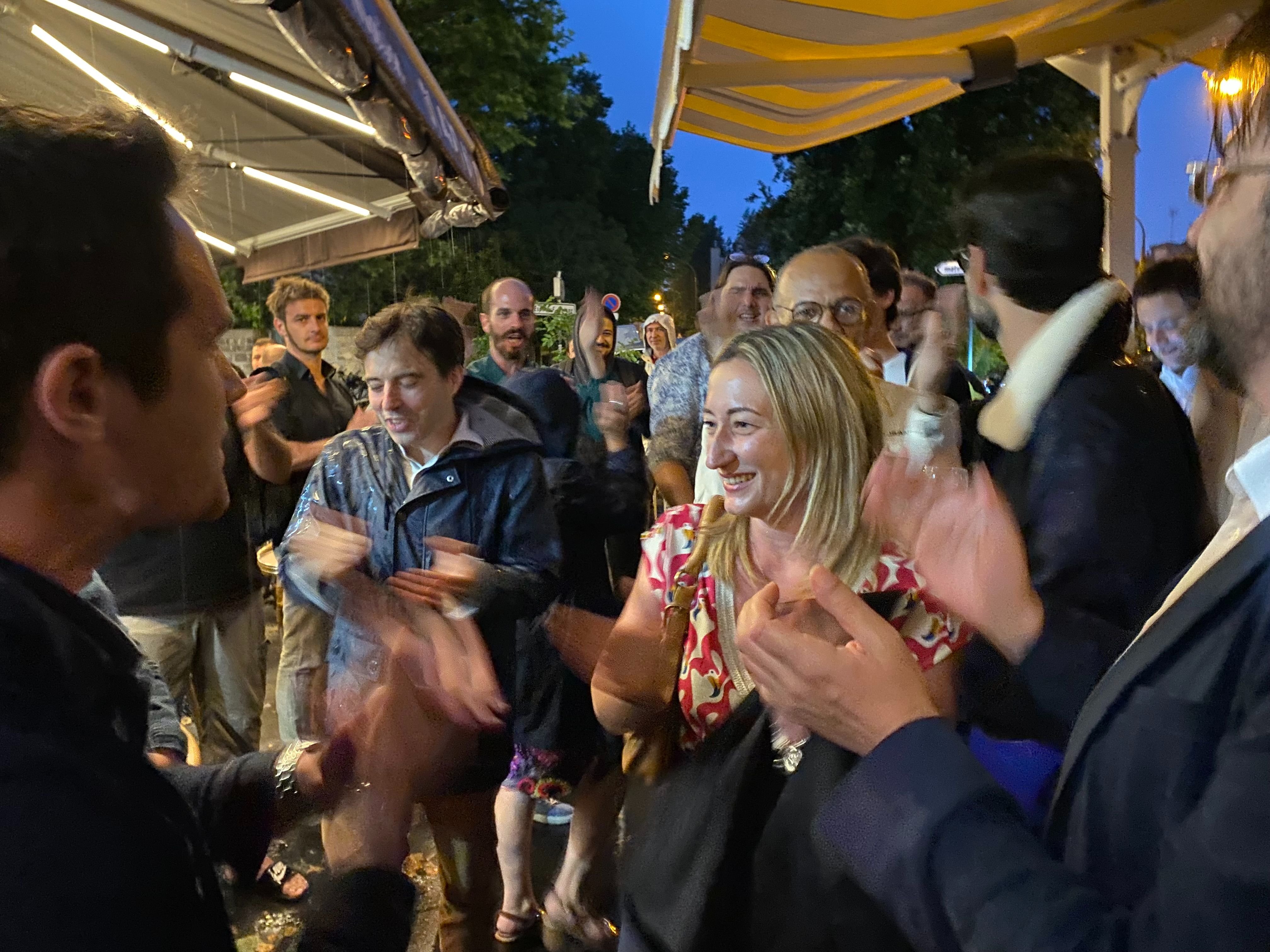 Asnières-sur-Seine, le dimanche 19 juin. Francesca Pasquini à l'annonce des résultat la donnant victorieuse d'une courte tête dans la 2e circonscription des Hauts-de-Seine. LP/Sébastian Compagnon