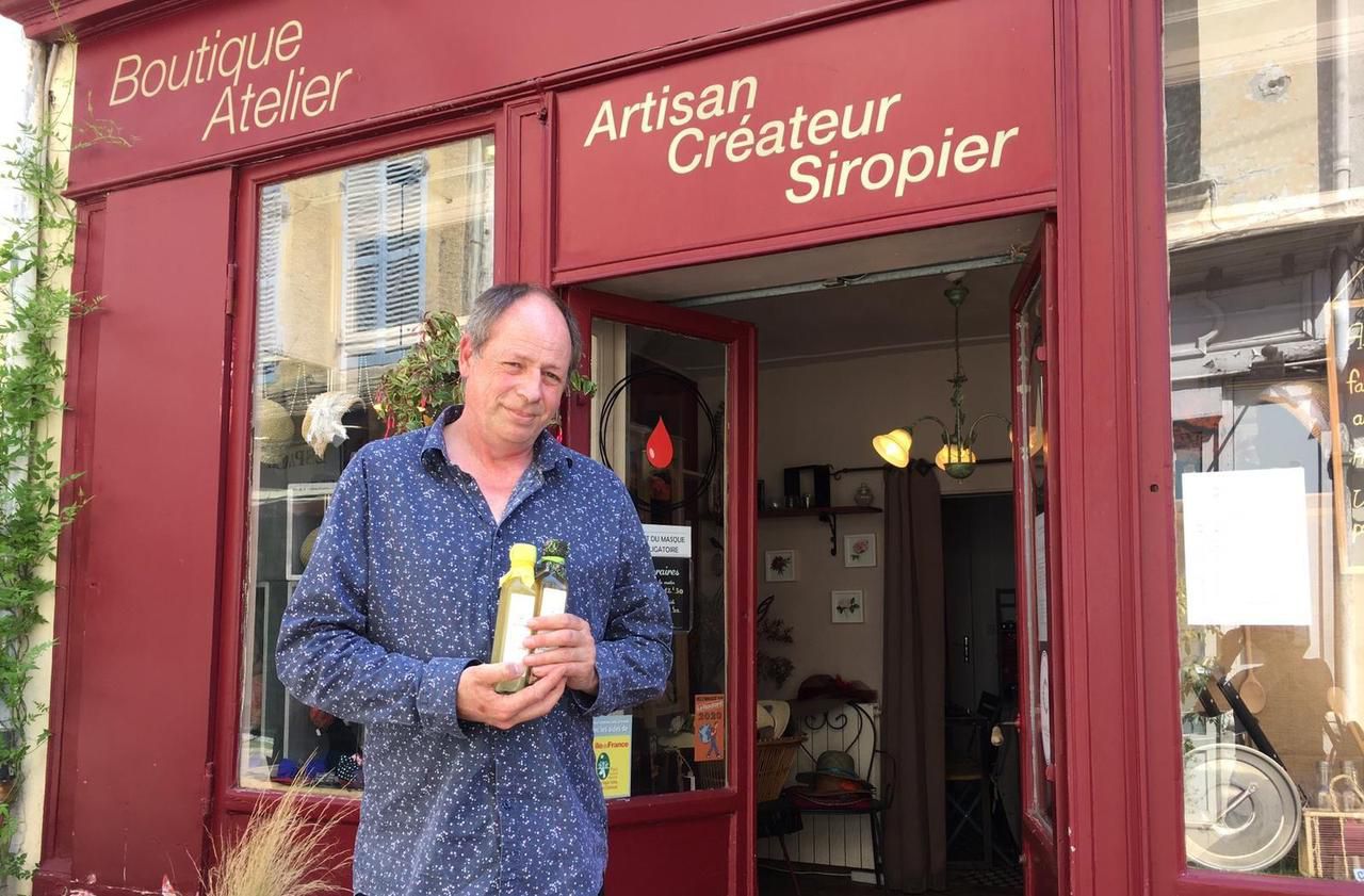 <b></b> Marc Chenue a créé l'Alchimiste à Chevreuse en 2015. Il y fabrique et vend ses propres sirops artisanaux.