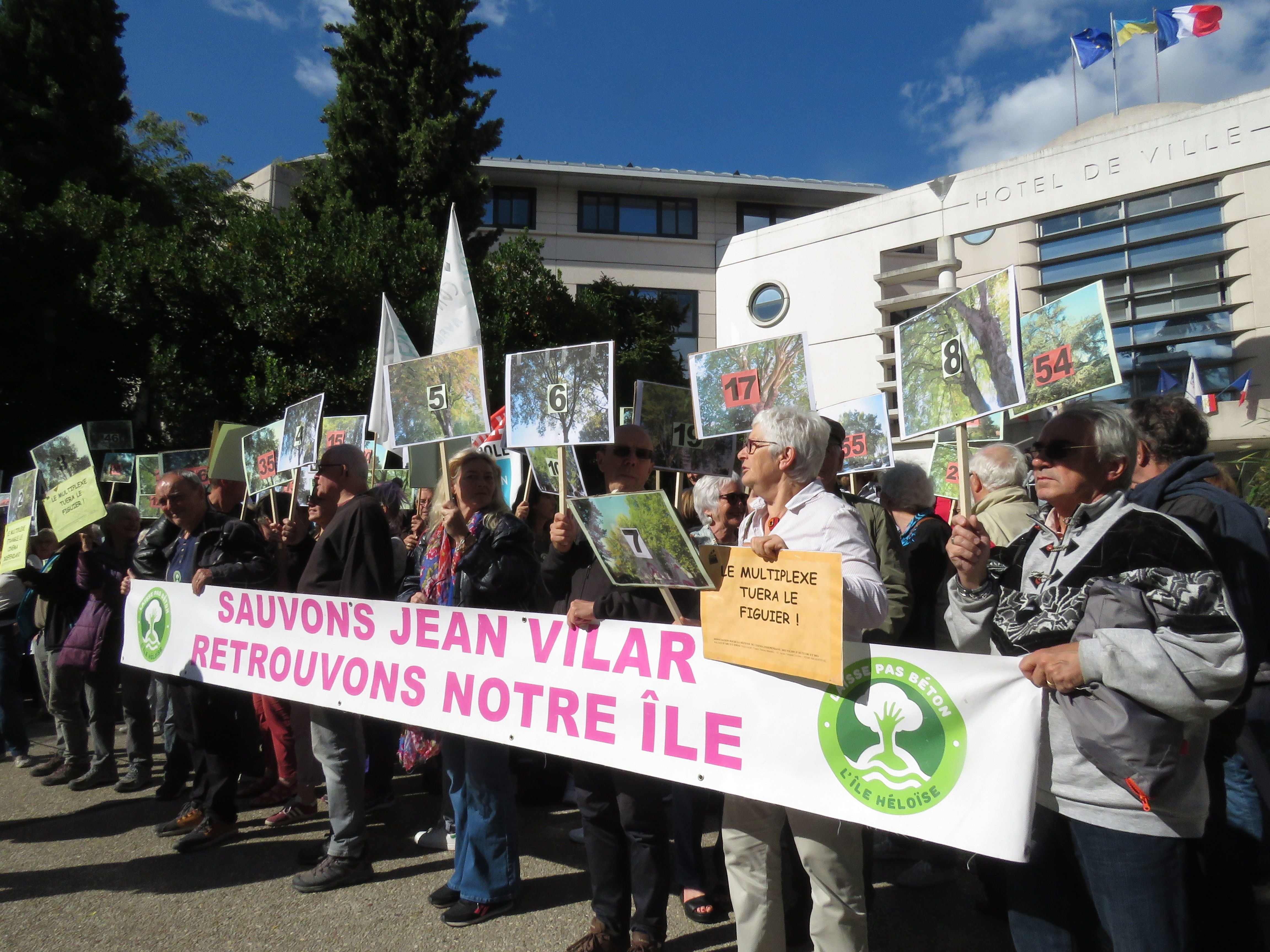 Parmi les associations refusées au forum, le Comité Jean-Vilar, qui s’oppose à un projet immobilier défendu par la mairie, (ici en septembre 2022 lors d’une manifestation à Argenteuil). LP/Thibault Chaffotte