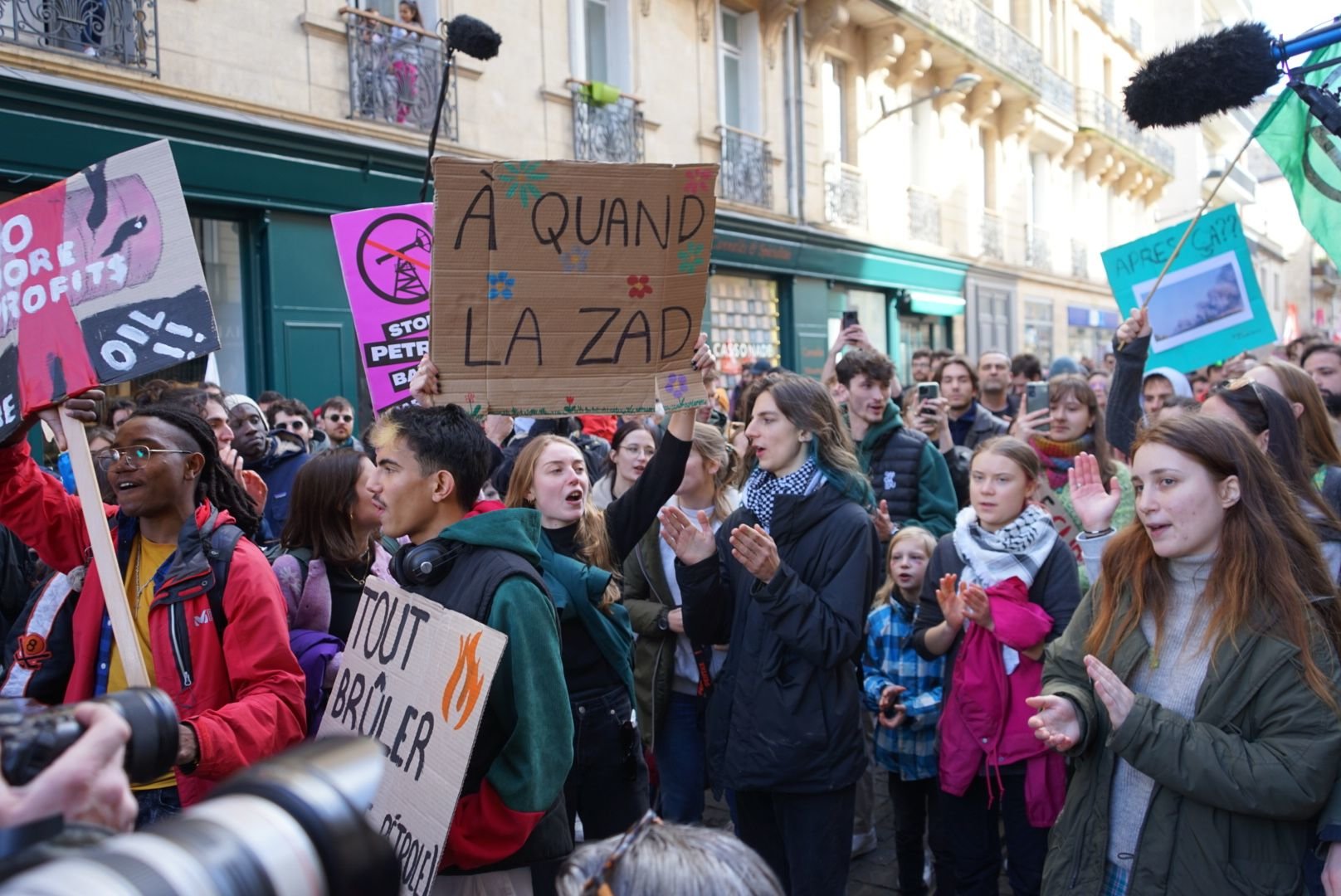 Et puits quoi encore ? » : ils disent non aux forages pétroliers en Gironde  - Le Parisien