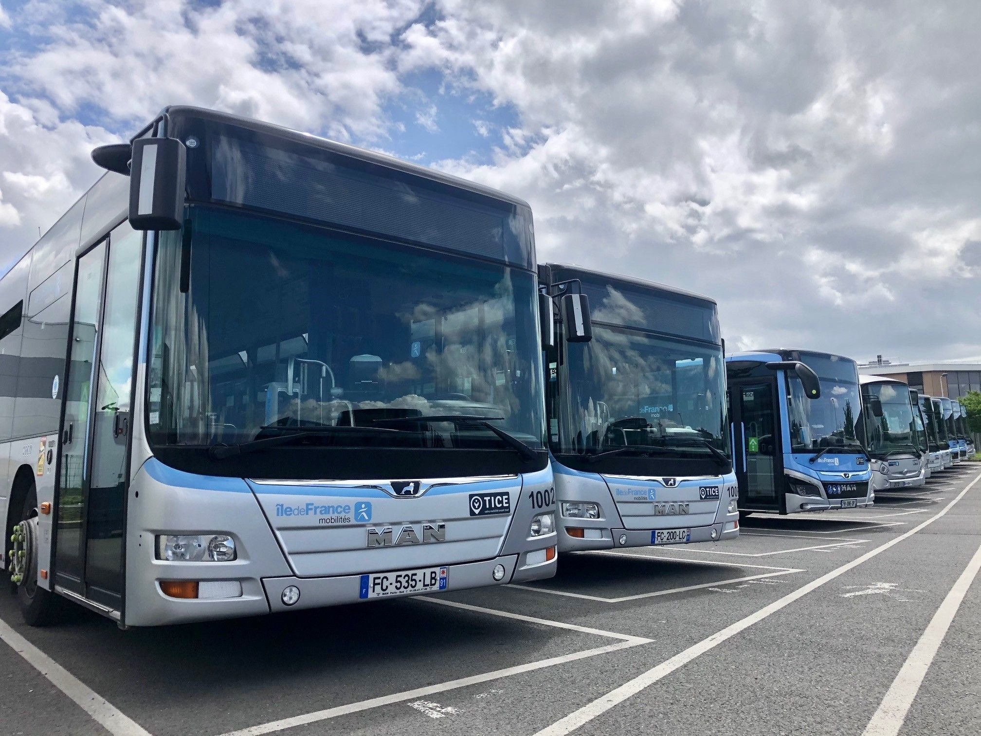 Les 150 bus de la société Tice resteront au dépôt de Bondoufle (Essonne) ce mardi matin. (Archives). LP/Florian Garcia