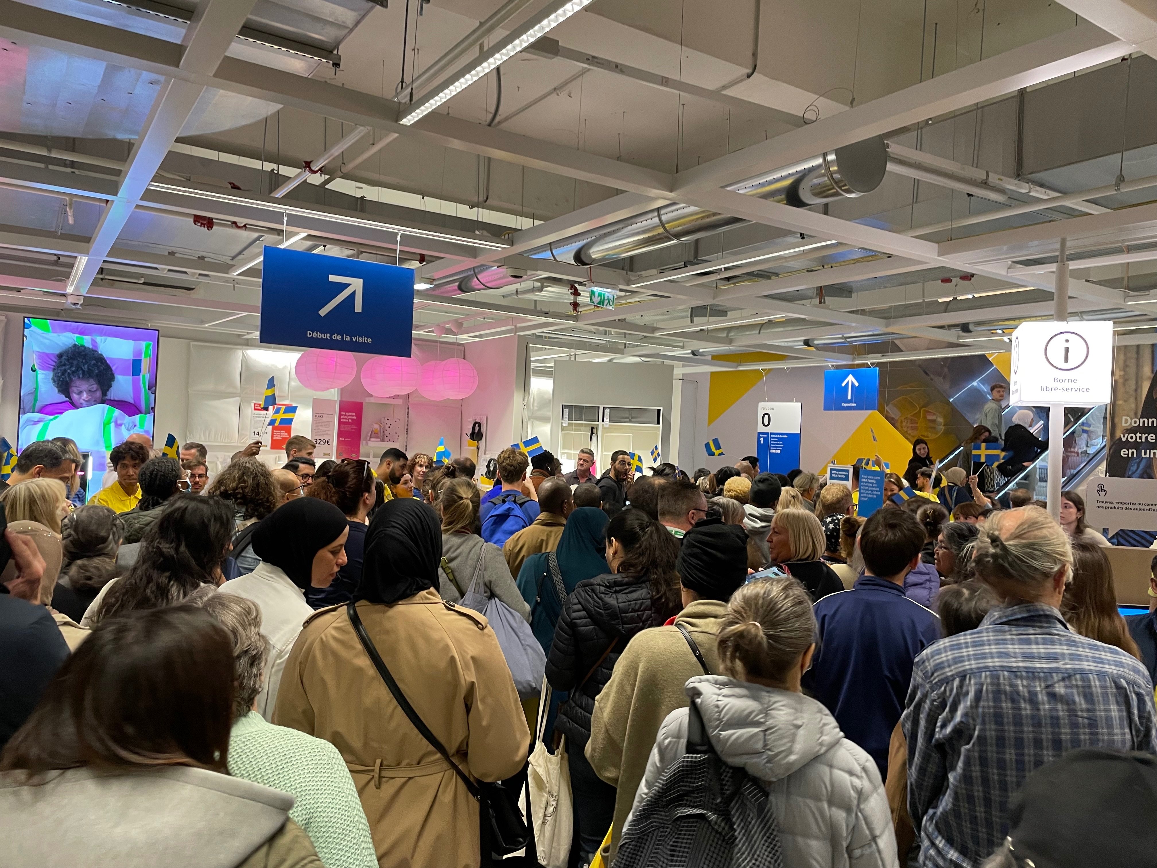 Paris (XIIIe), ce jeudi. Le nouvel Ikea d'Italie 2, qui a connu le succès dès son ouverture, propose 1000 références de plus que son prédécesseur de la Madeleine. LP/C.H.