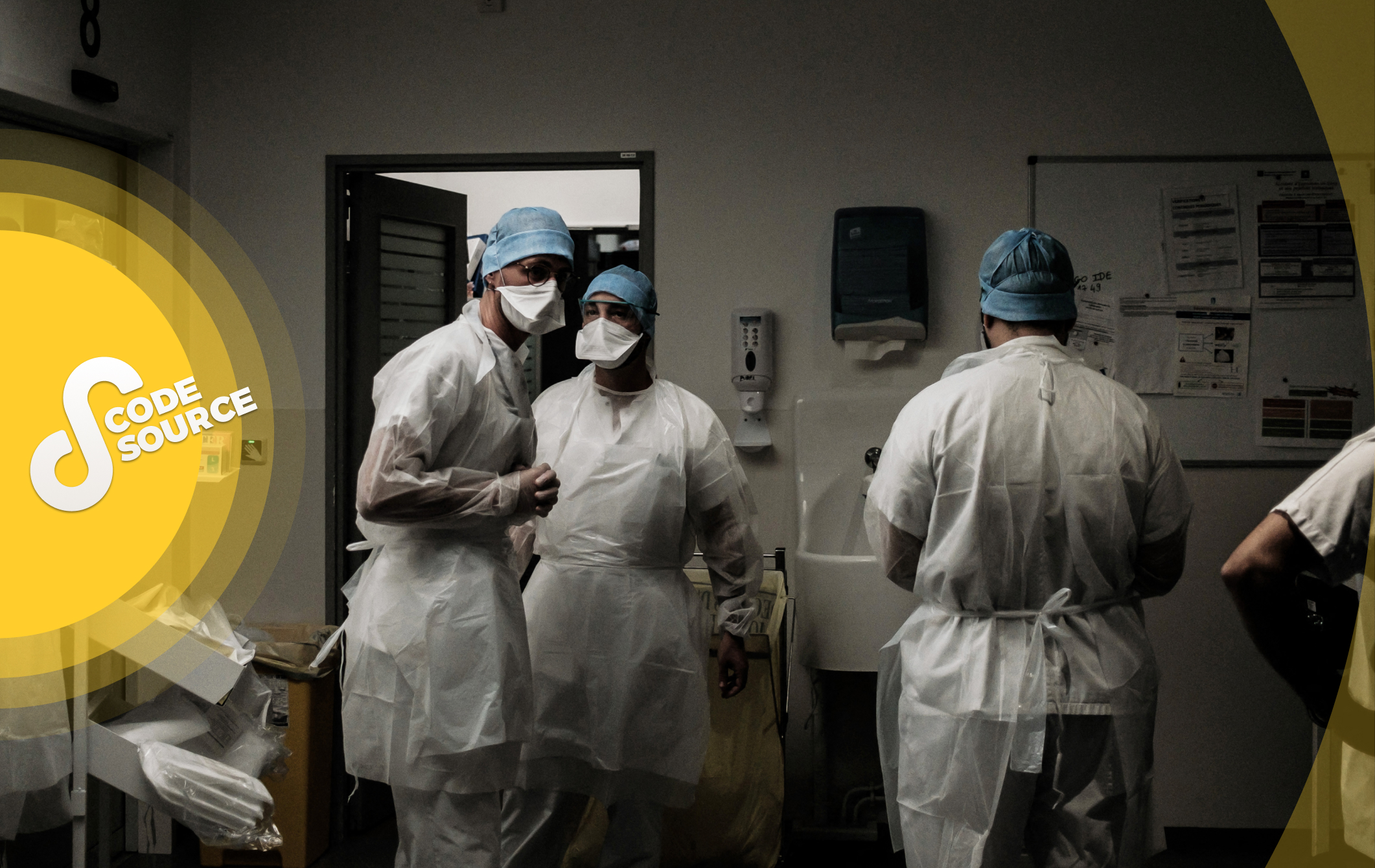 Des infirmiers et des médecins de l’unité des soins intensifs Covid-19 de l'hôpital Lyon-Sud, le 8 septembre. AFP/Jeff Pachoud