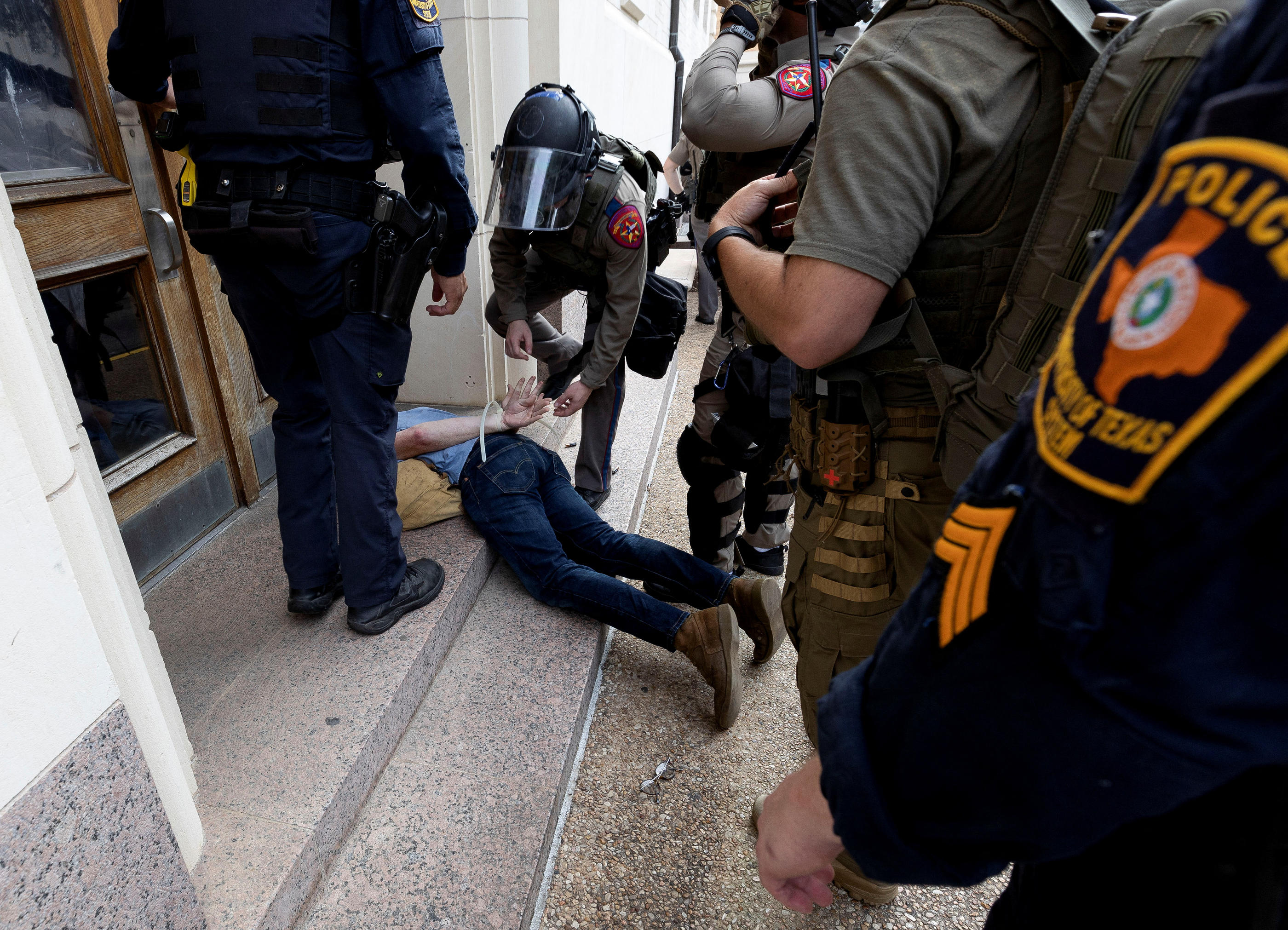 A Austin (Texas), des affrontements ont eu lieu entre manifestants et forces de l'ordre, qui ont interpellé 34 personnes. REUTERS/Nuri Vallbona
