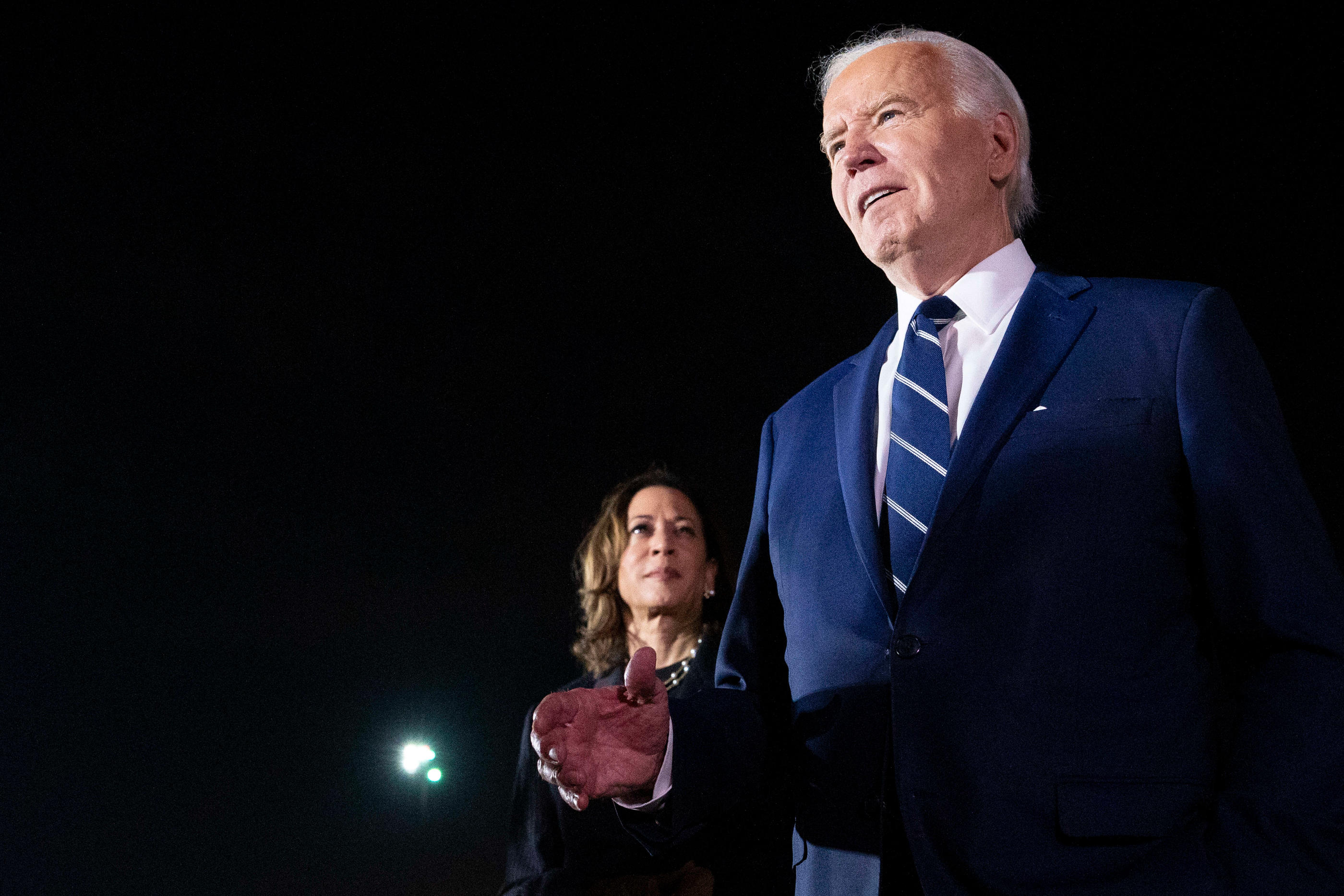 Le président américain Joe Biden et la vice-présidente Kamala Harris sont venus accueillir les trois prisonniers américains échangés avec la Russie à leur arrivée aux États-Unis, jeudi soir. Icon Sport / Ken Cedeno