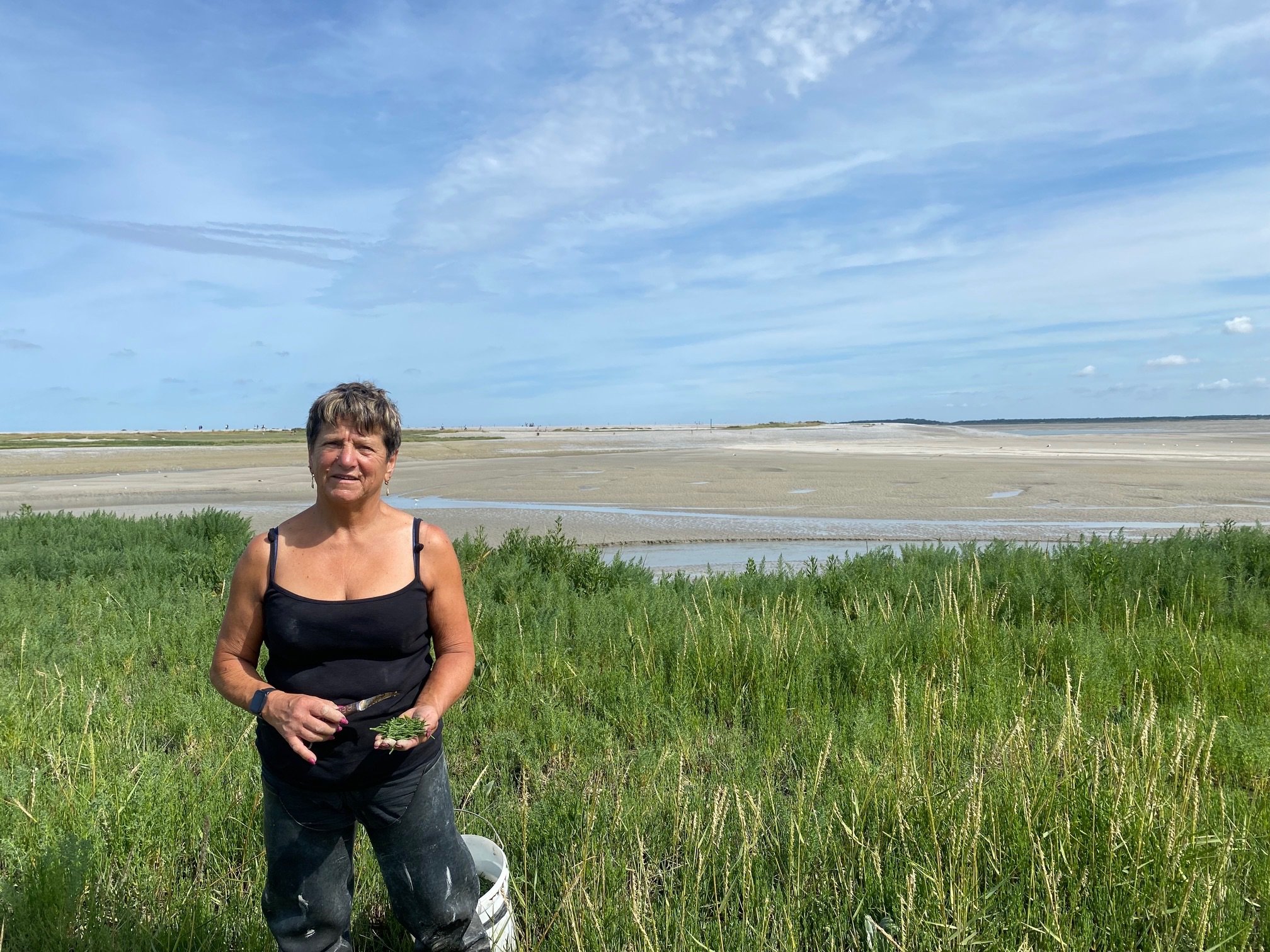 À 67 ans, Renée Michon, l’emblématique présidente de l’association des ramasseurs de salicornes de la baie de Somme, estime qu’il est «urgent que ce label soit accordé». LP/Isabelle Boidanghein