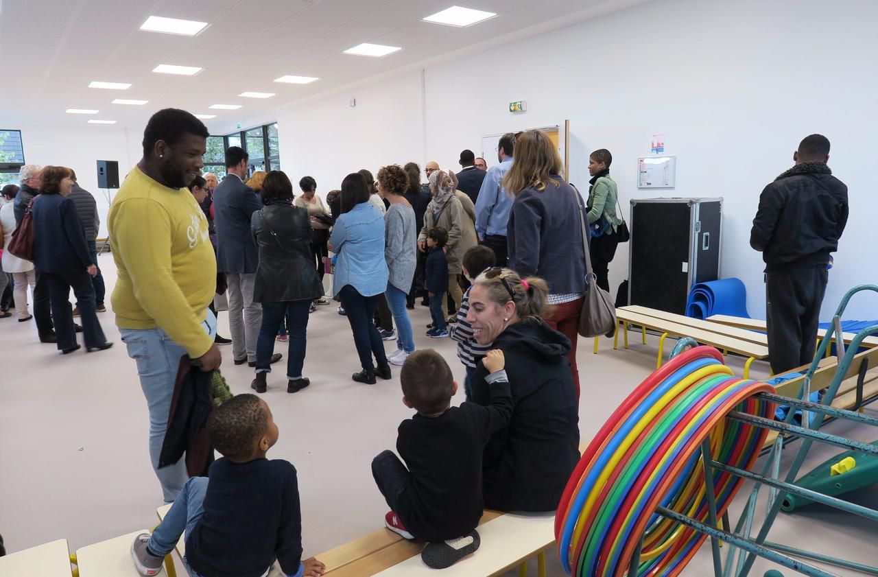 <b></b> Mitry-Mory, mardi 3 octobre 2017. La maire Charlotte Blandiot-Faride (PCF) a inauguré l’extension de l’école maternelle Émile Zola qui s’est pourtant vue supprimer une septième classe à la rentrée par l’académie. 