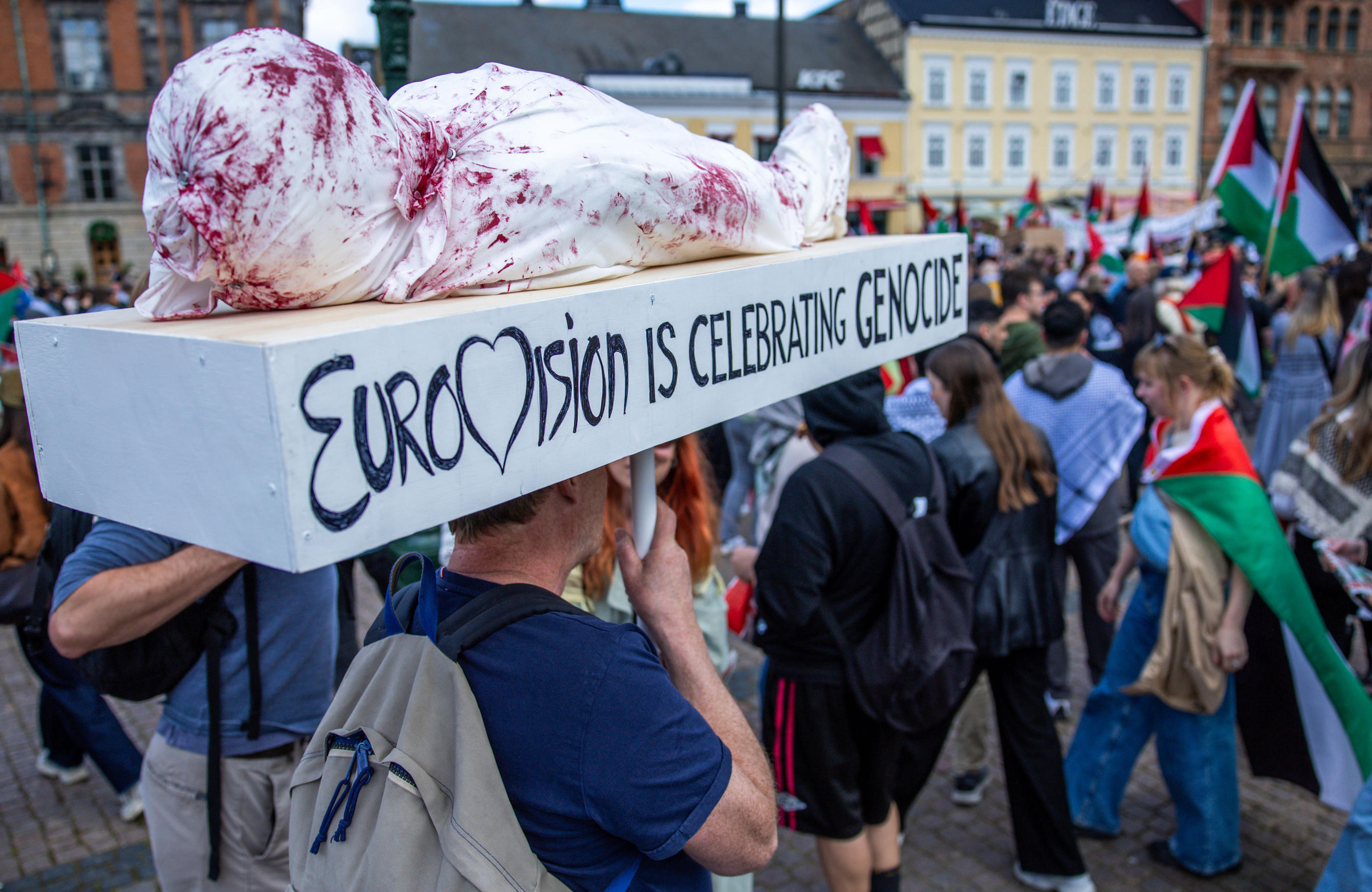 Quelque 2 000 à 3 000 personnes étaient rassemblées dans le calme ce samedi après-midi à Malmö pour protester contre la présence d’Israël au concours. Icon Sport