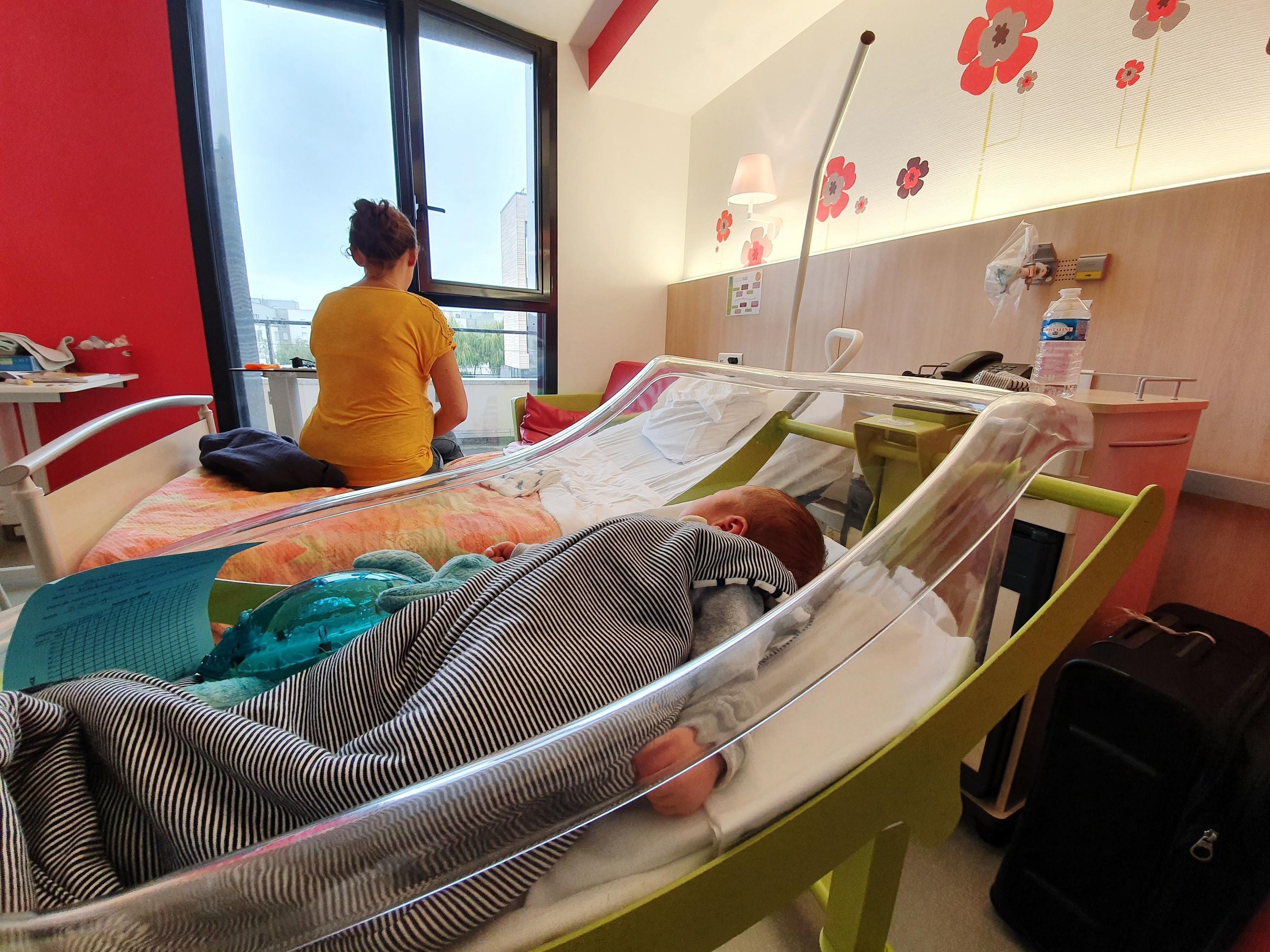 Centre Hospitalier de Ste Foy lès Lyon - 🤰 La date de l'accouchement  approche à grands pas, que mettre dans ma valise pour la Maternité ? 👇
