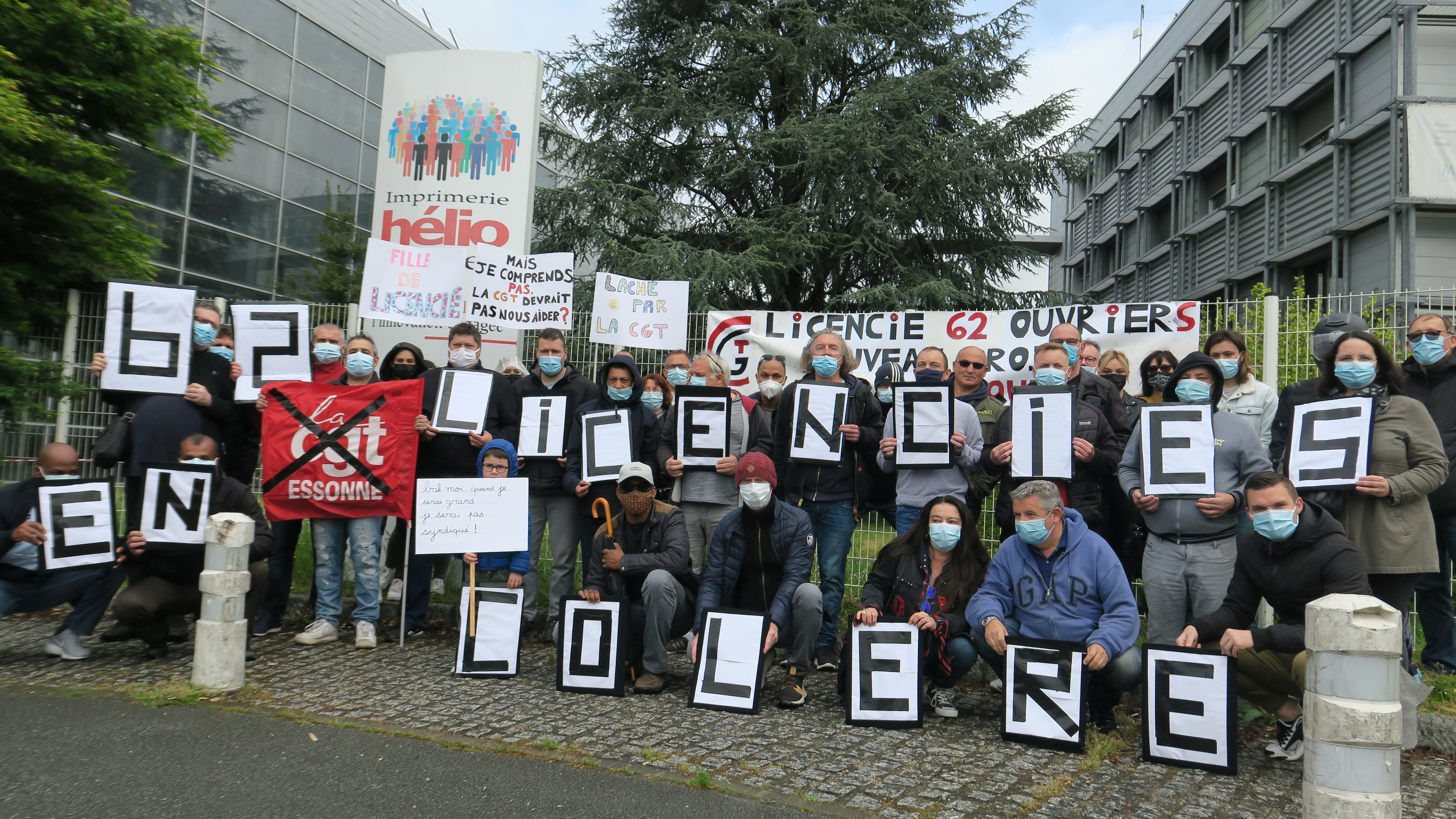 Une trentaine de salariés d'Helio se sont réunis à Corbeil-Essonnes pour dénoncer le plan social concocté par leur direction. LP/S.M.