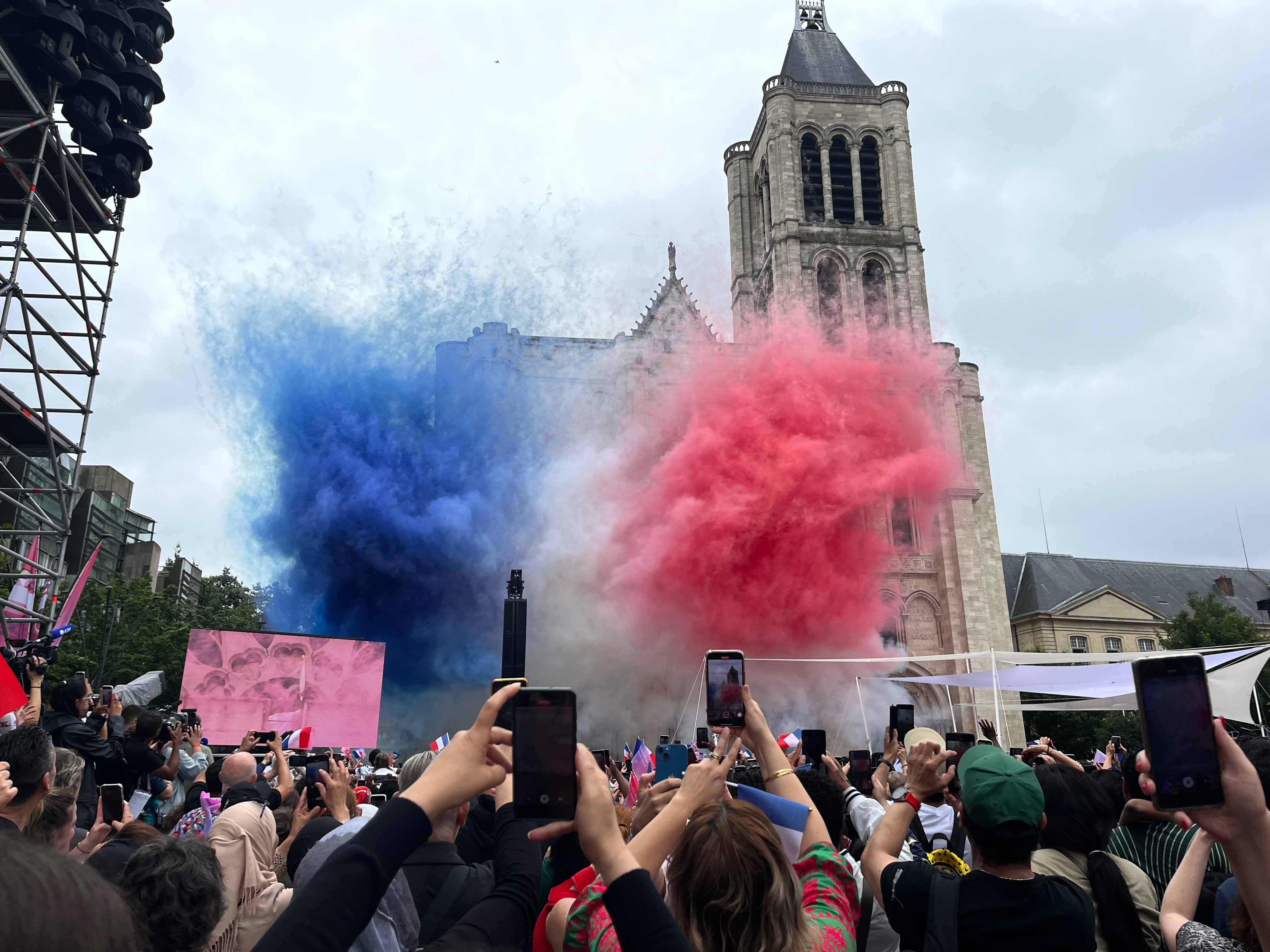 Saint-Denis, ce vendredi. Le spectacle exceptionnel donné devant la basilique Saint-Denis a été diffusé en direct sur France 2. LP/Orianne Gendreau